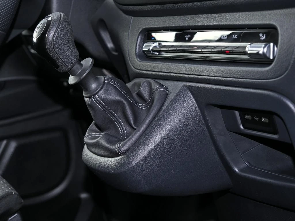 Mercedes-Benz-Vito 116-image-11