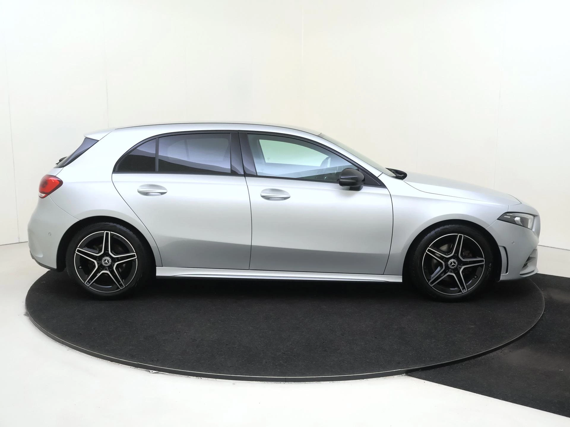 Mercedes-Benz-A-Klasse-image-8