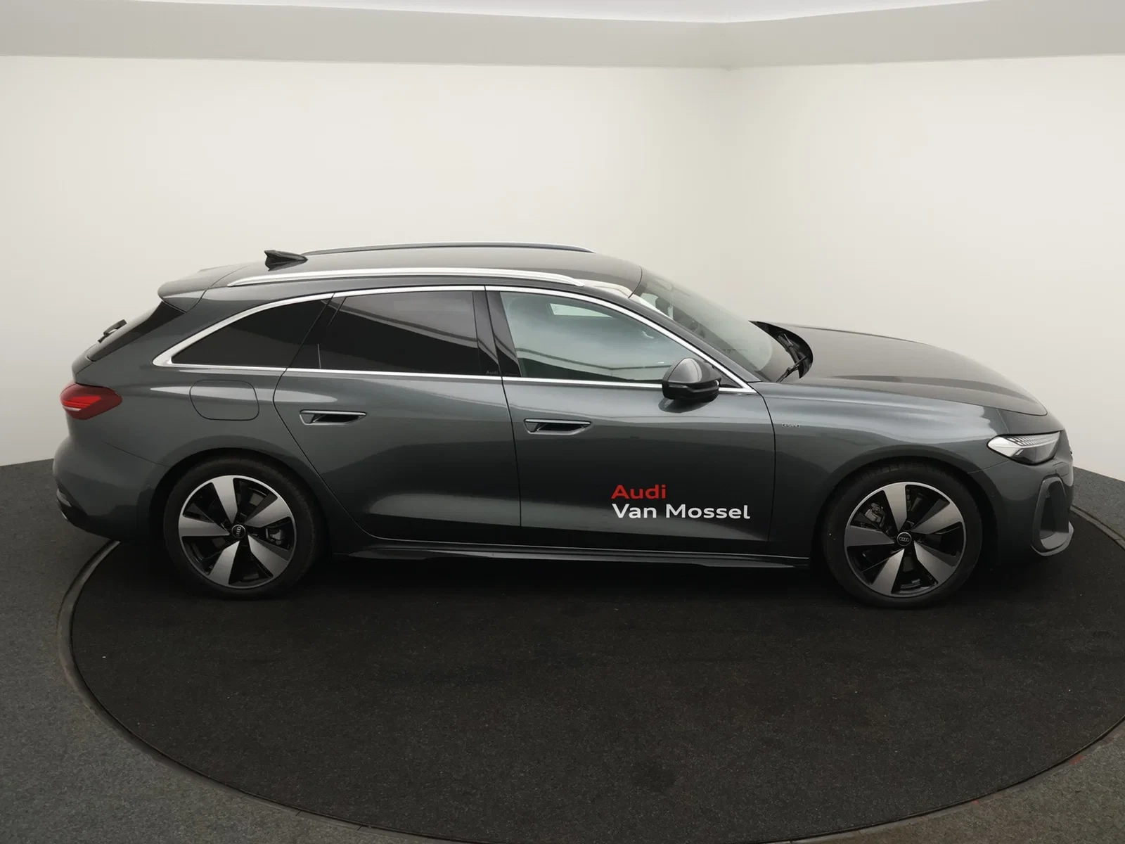Audi A5 Avant e-hybrid (PHEV) Audi A5 Avant Corporate S e-hybrid 299PK * DEMO *