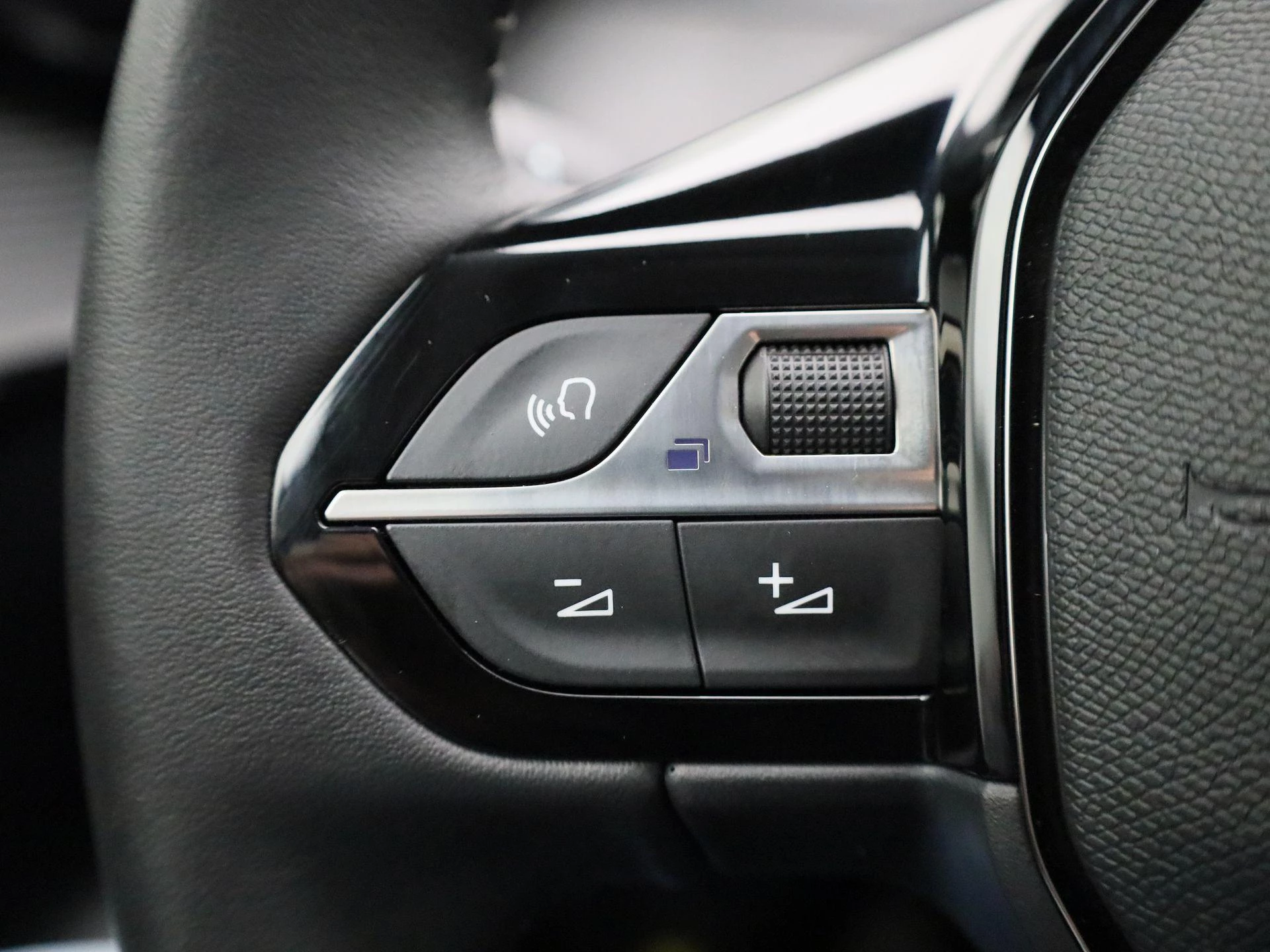 Peugeot-208-image-16