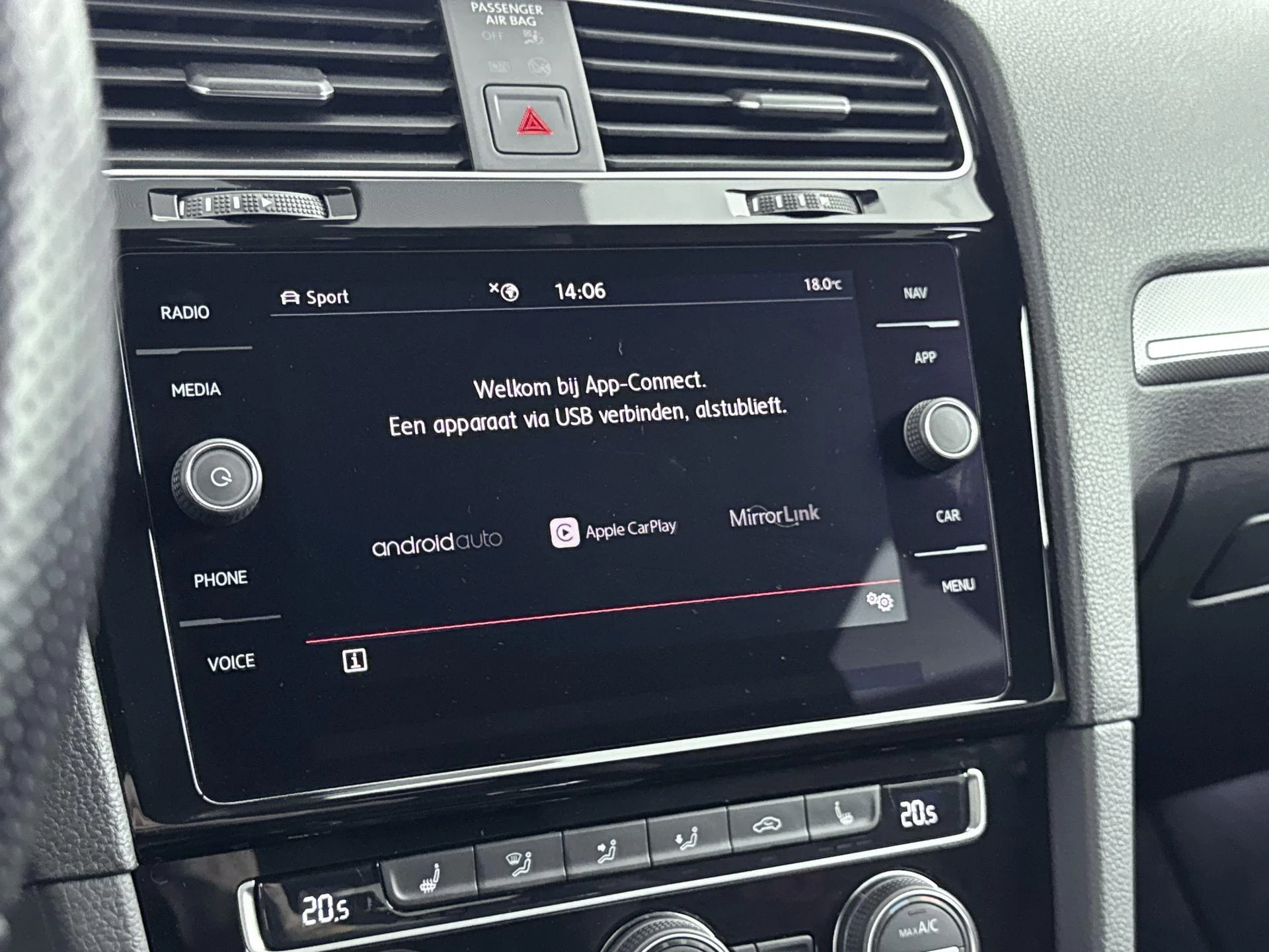 Volkswagen-Golf-image-11