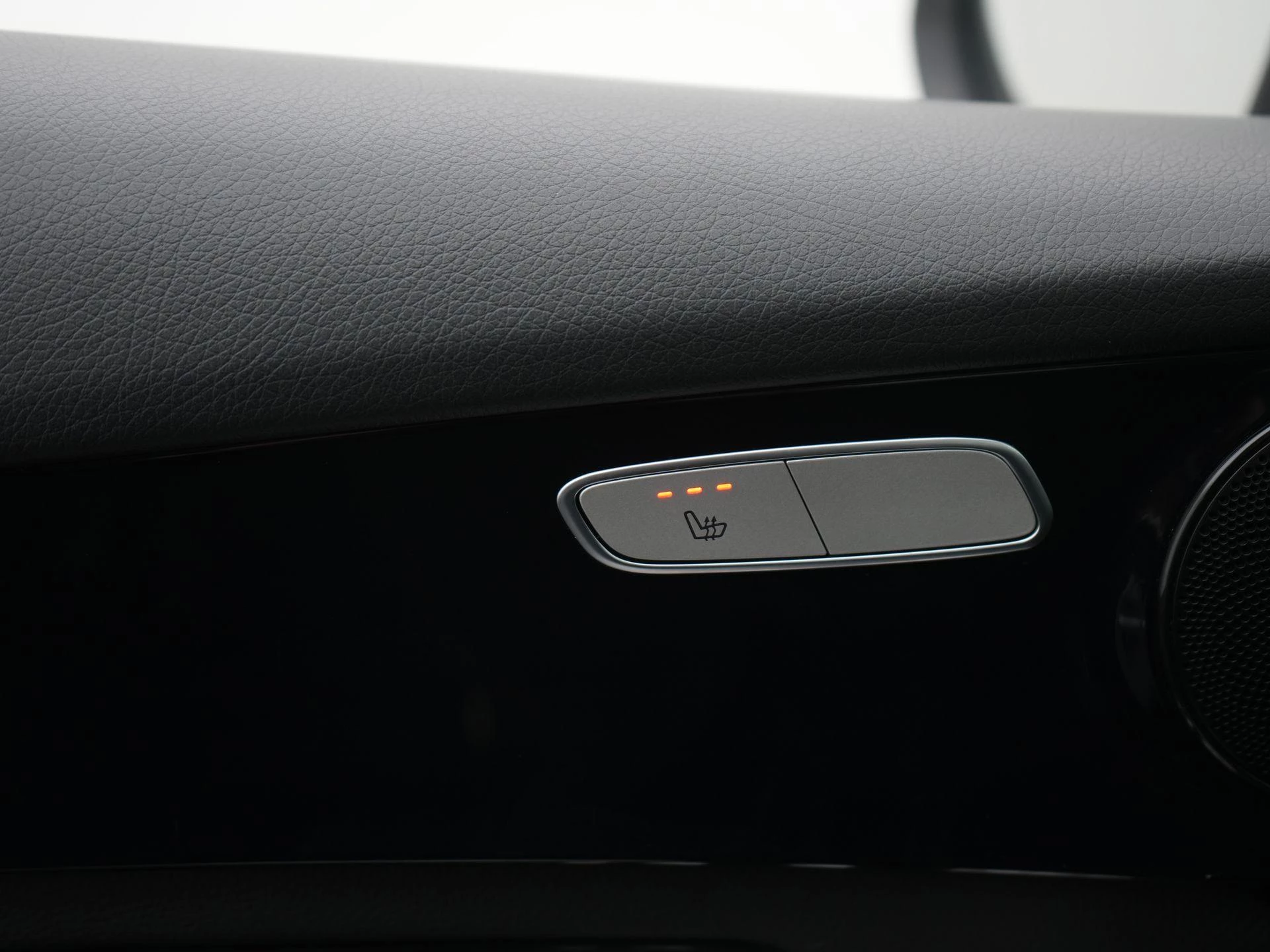 Mercedes-Benz-GLC-image-15