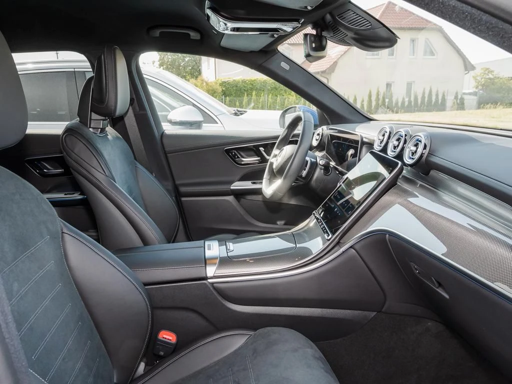 Mercedes-Benz-GLC 300 d-image-11
