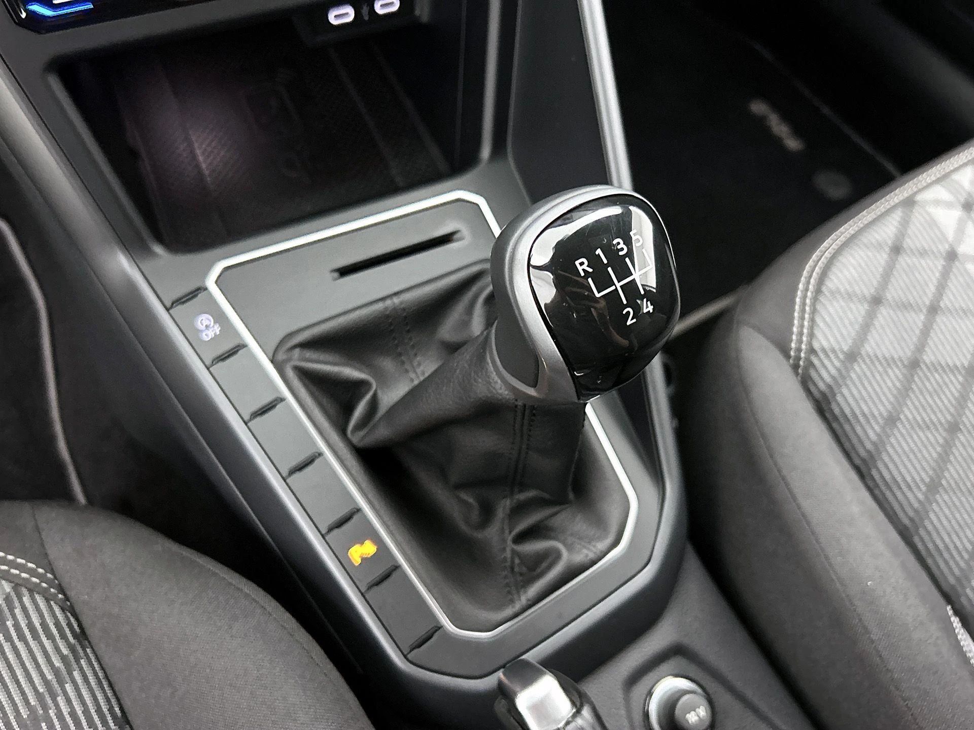 Volkswagen-Polo-image-28