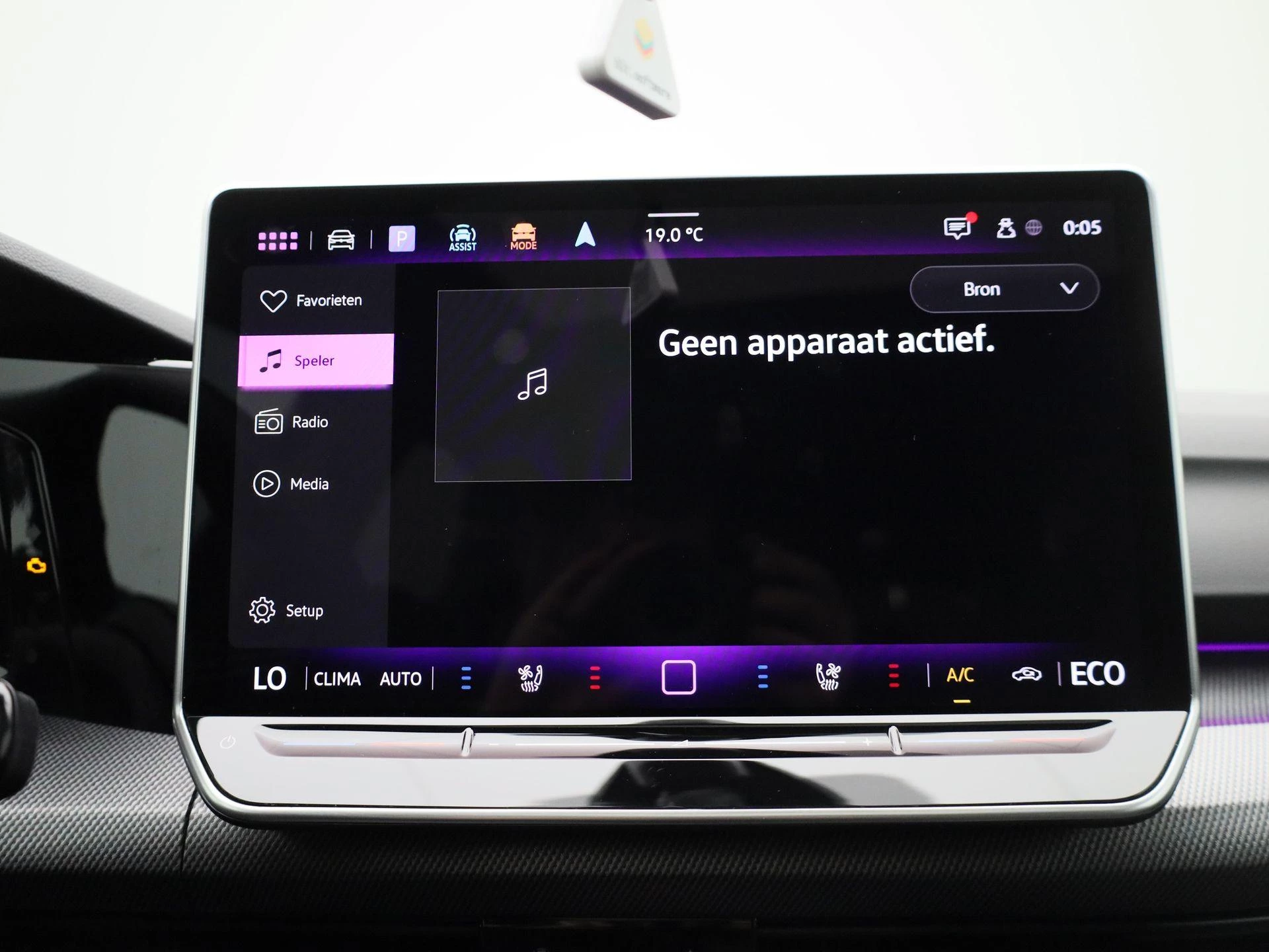 Volkswagen-Golf-image-19