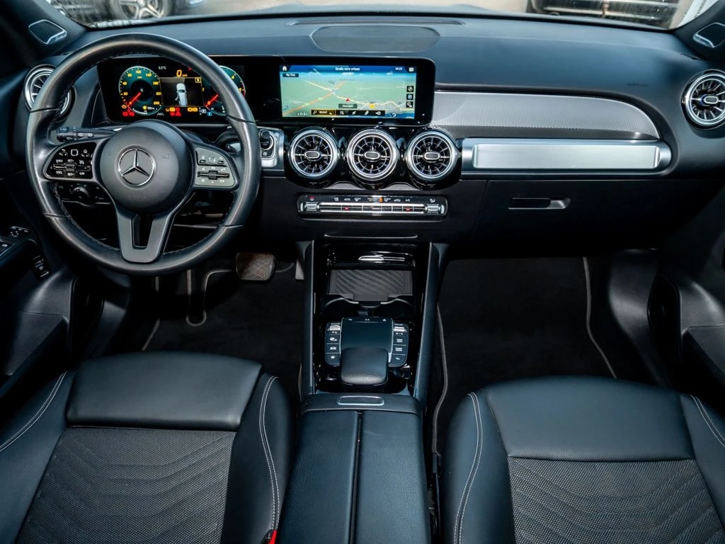Mercedes-Benz-GLB 200 d-image-13