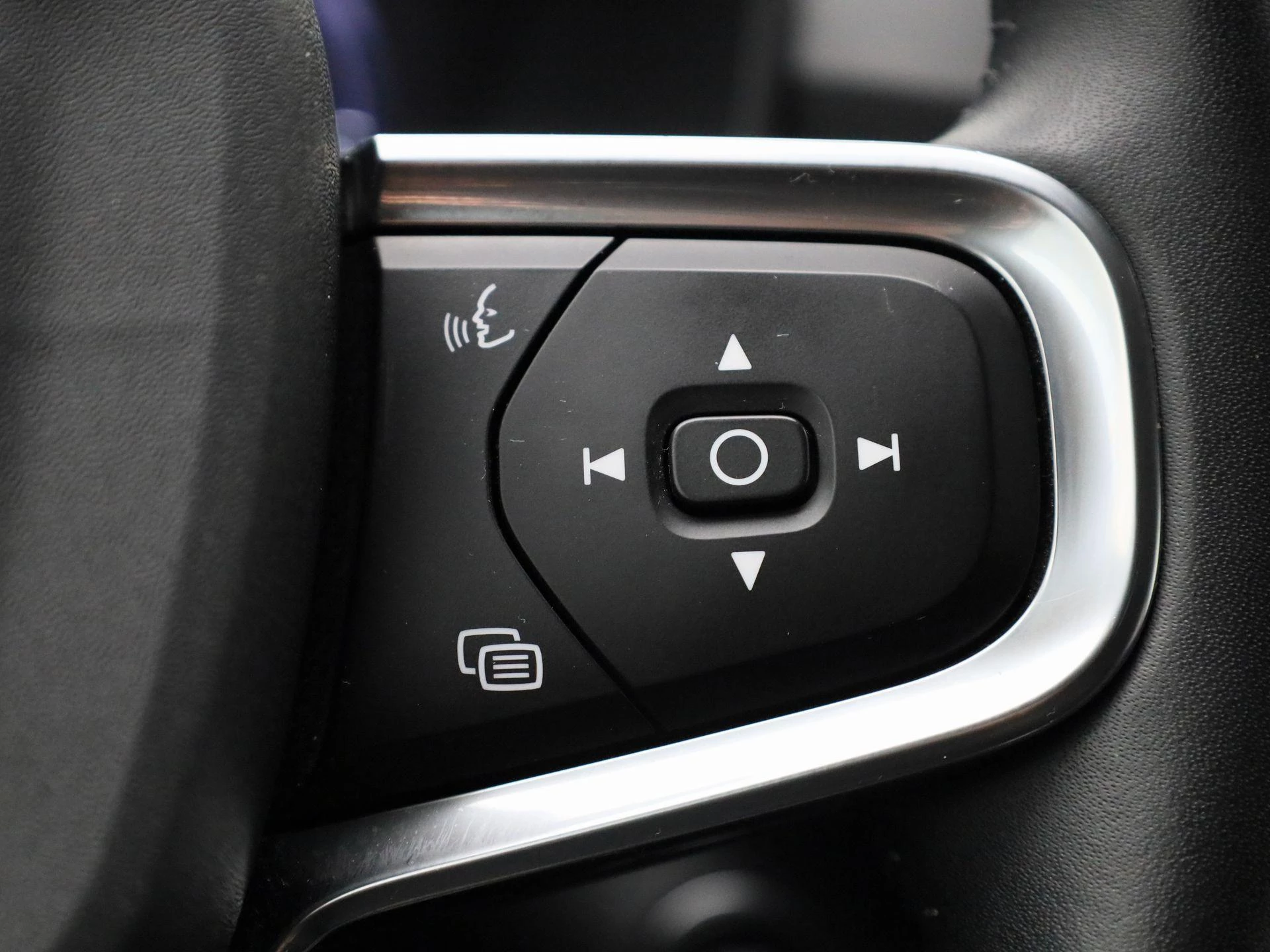 Volvo-XC40-image-26