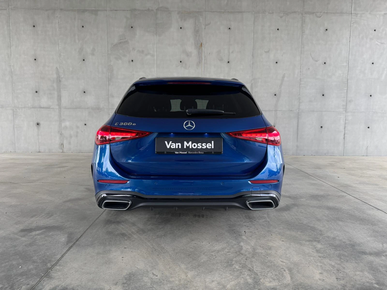 Mercedes-Benz-C-Klasse-image-4
