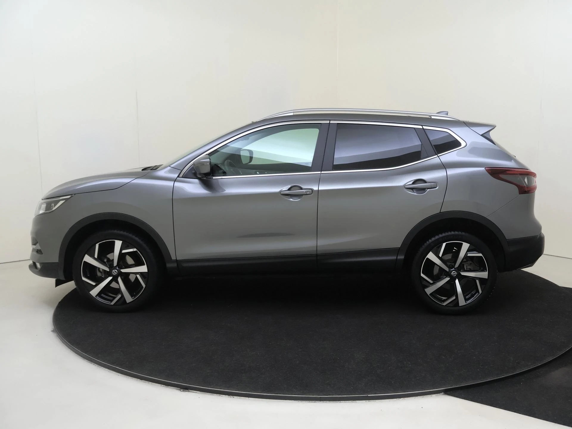 Nissan-QASHQAI-image-7