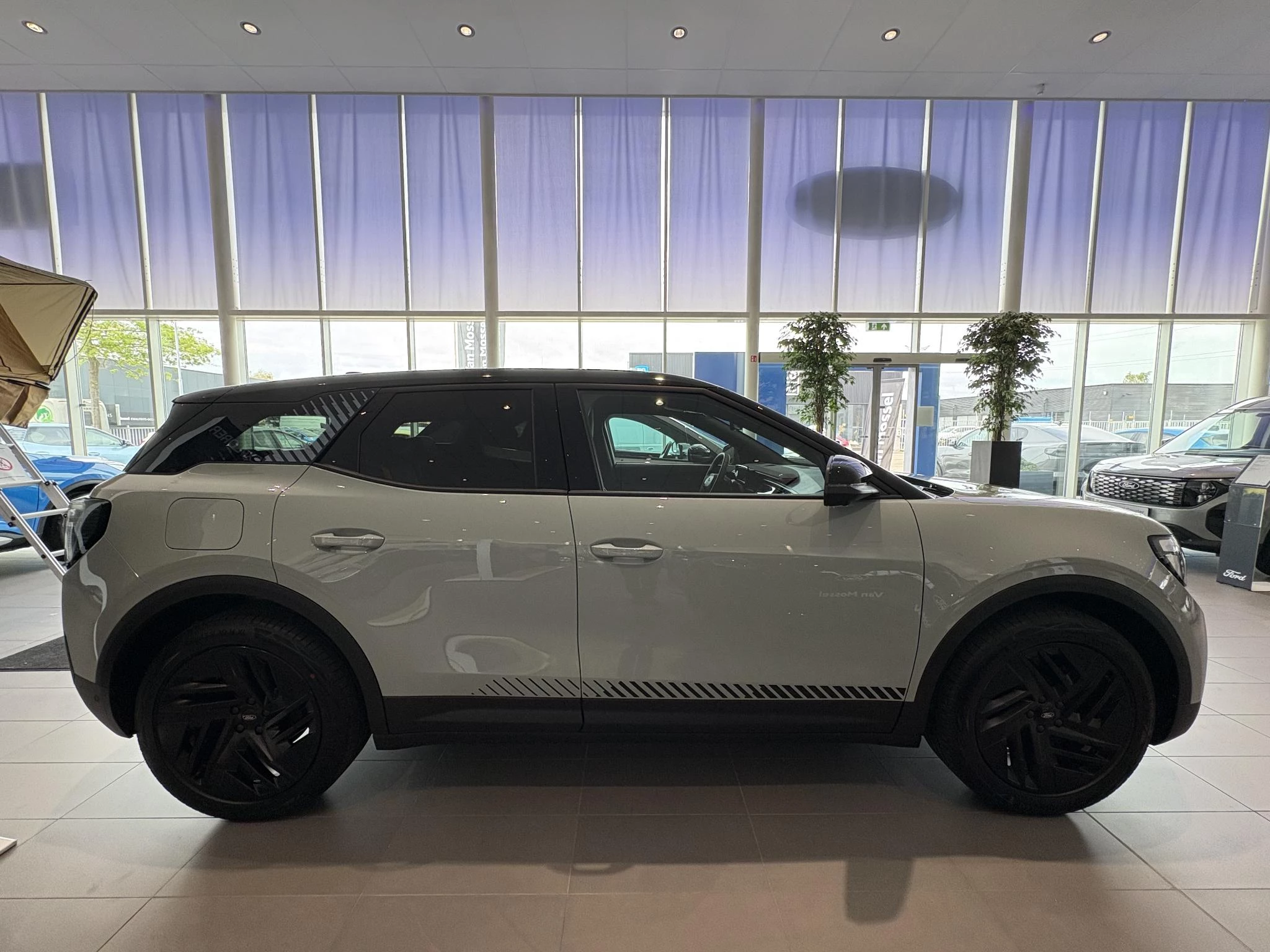 Ford Explorer Collection Extended Range RWD