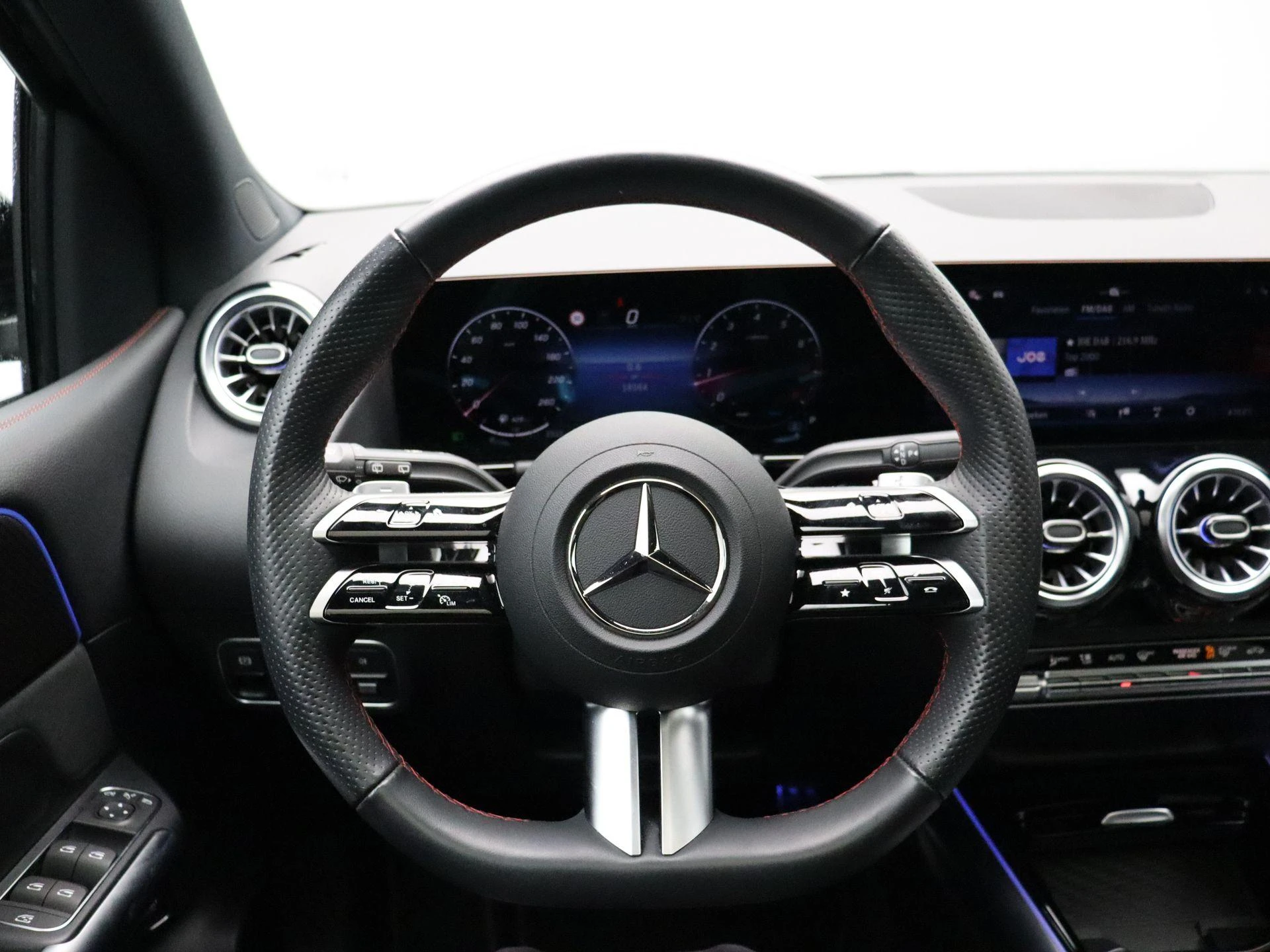 Mercedes-Benz-B-Klasse-image-16