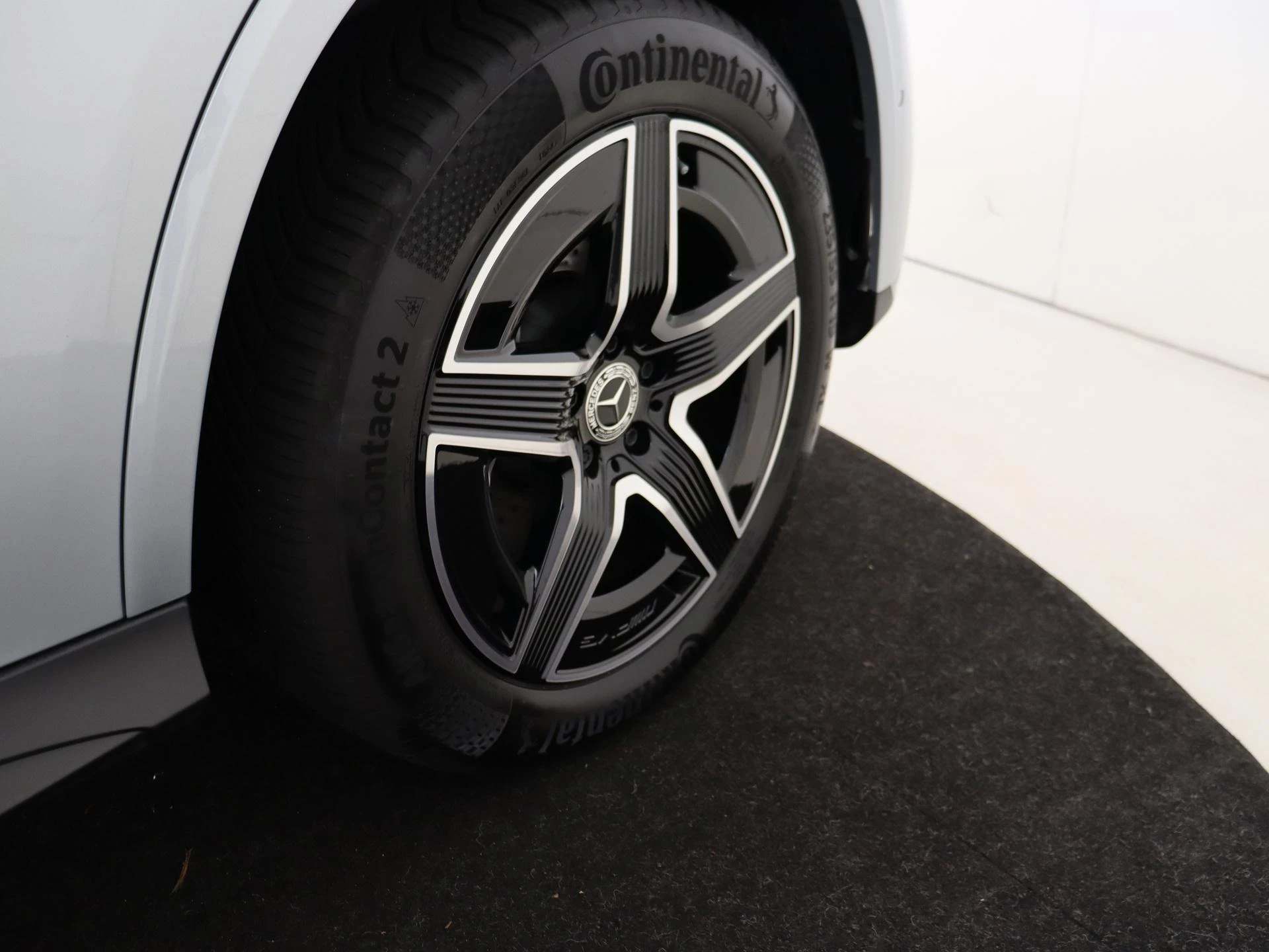Mercedes-Benz-GLC-image-35
