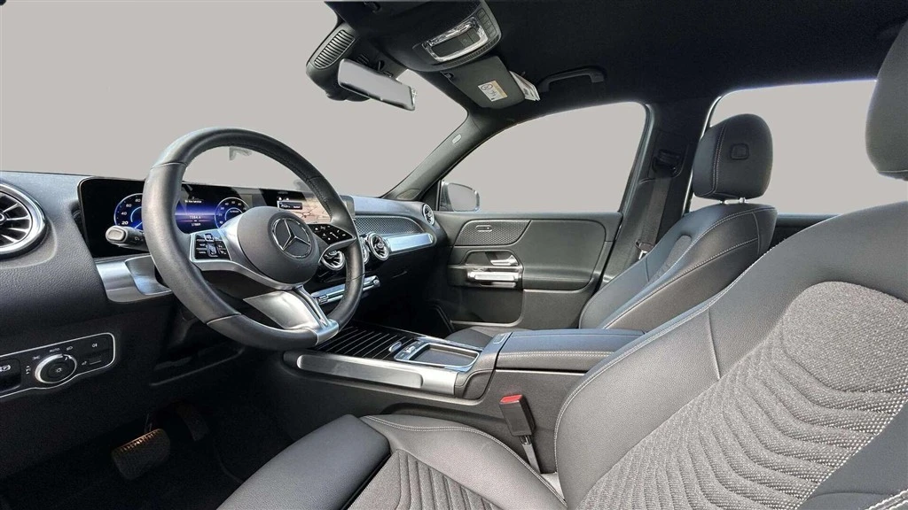 Mercedes-Benz-EQB-image-9