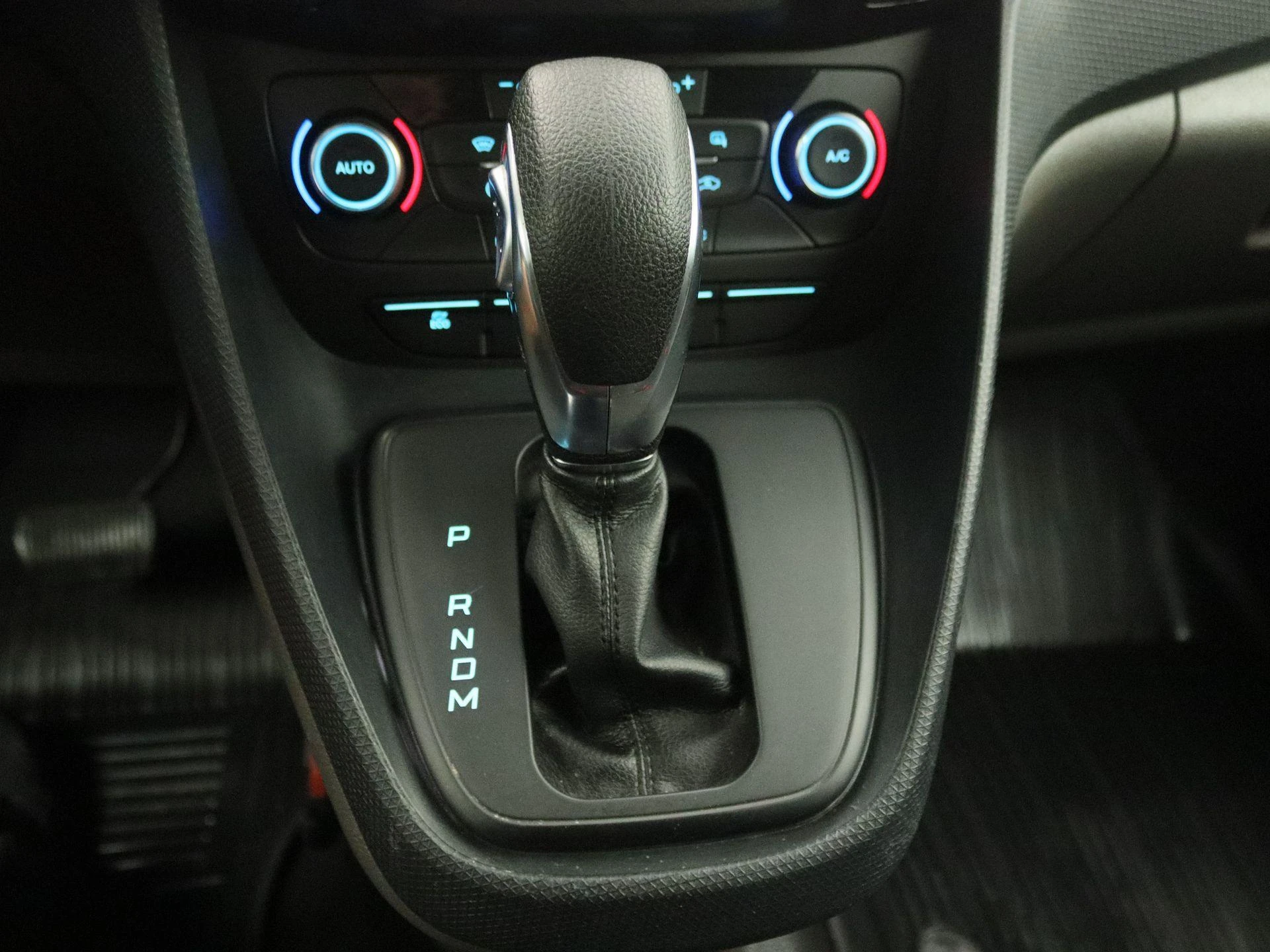 Ford-Transit Connect-image-10