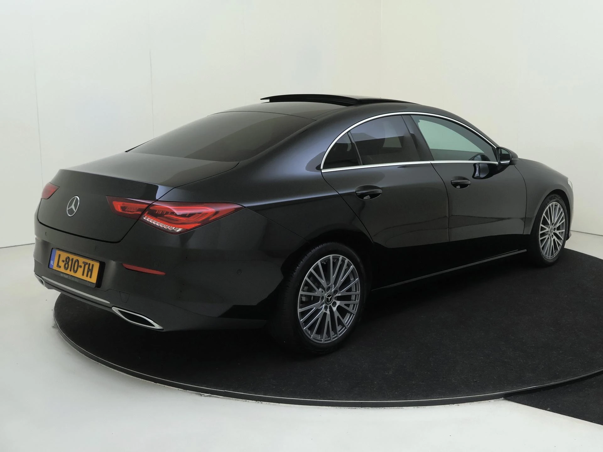 Mercedes-Benz CLA 180 Business Solution Luxury