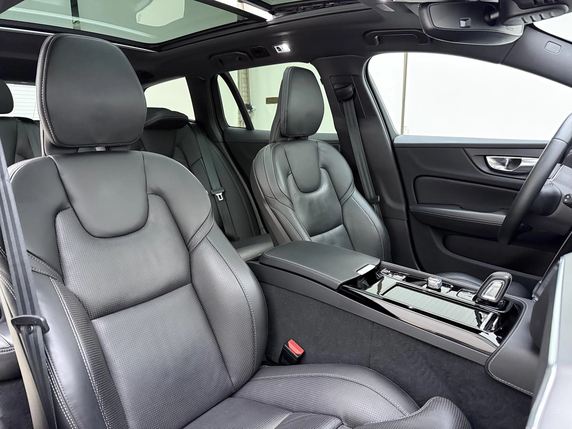 Volvo V60 2.0 T6 Plug-in hybrid AWD Essential Bright