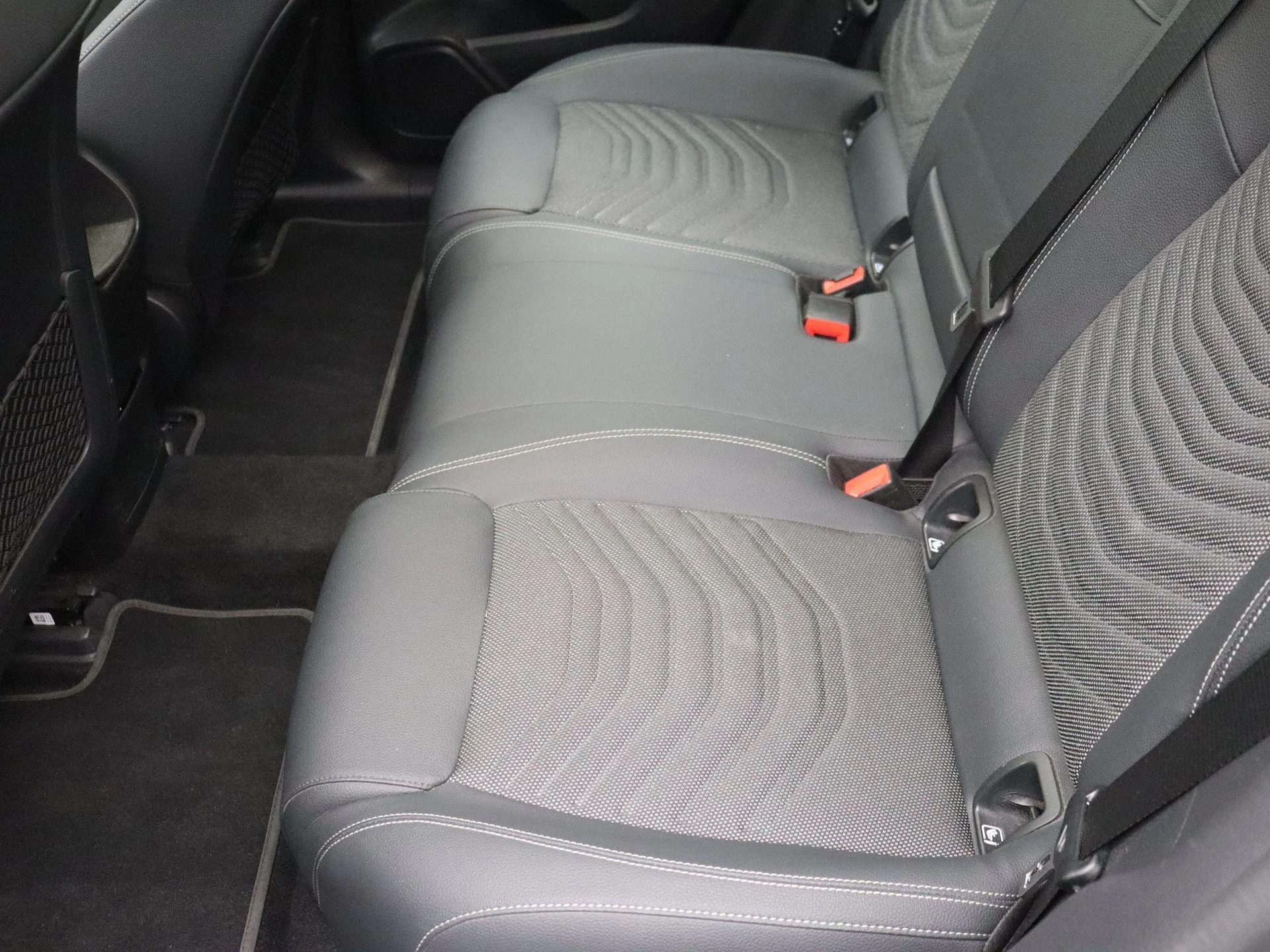 Mercedes-Benz-EQA-image-16