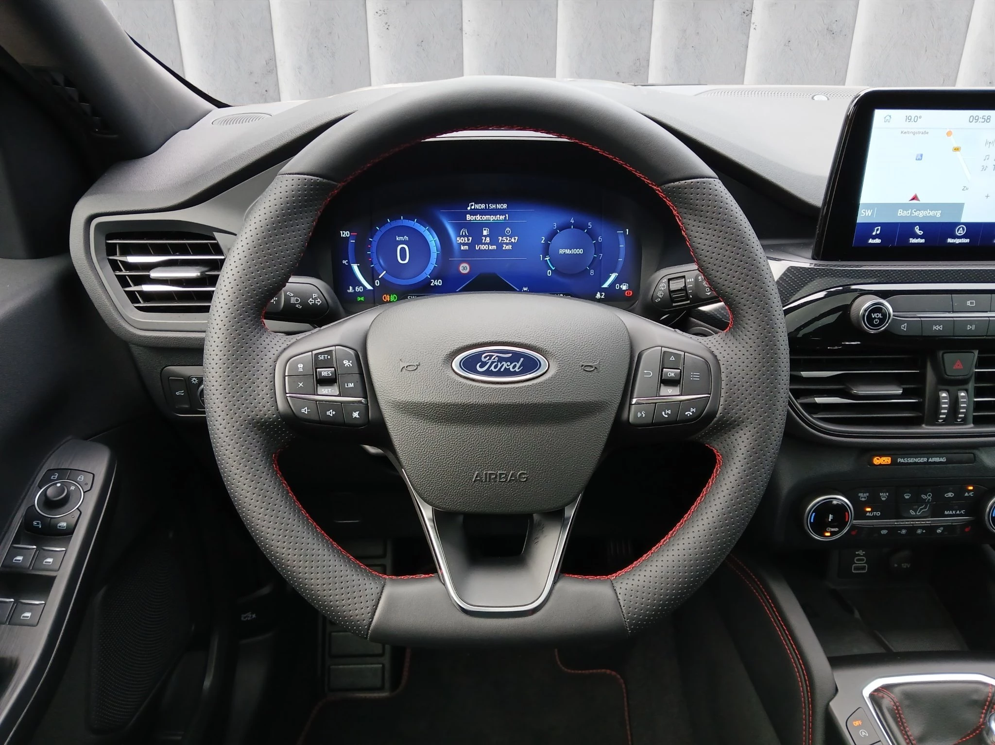 Ford Kuga ST-Line X*PANO*AHK*KAM*ACC*NAVI*SOUND-SYS.