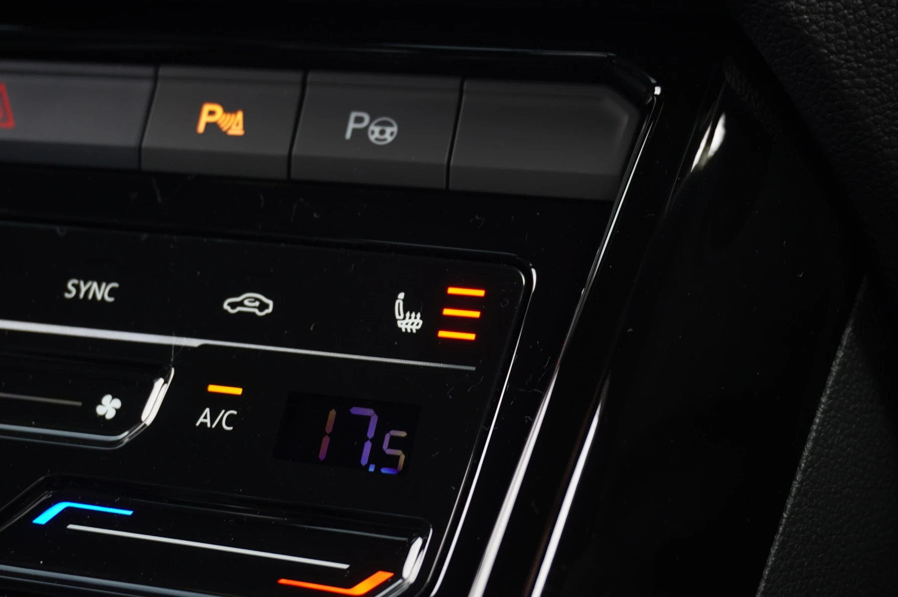 Volkswagen-T-Roc-image-36