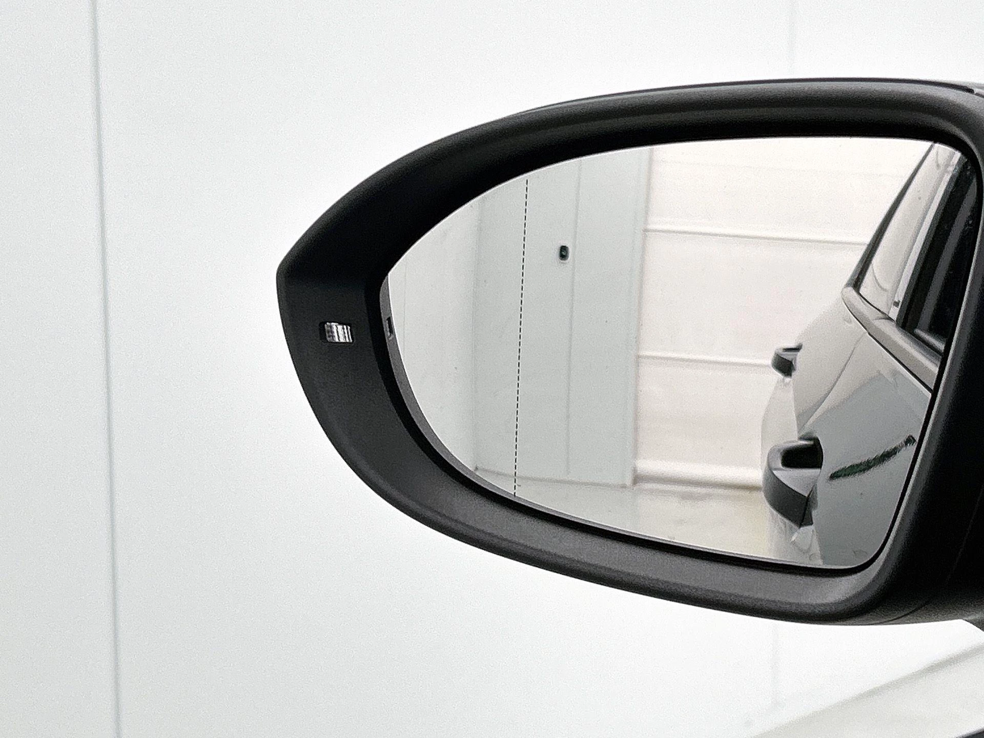 Volkswagen-Golf-image-8