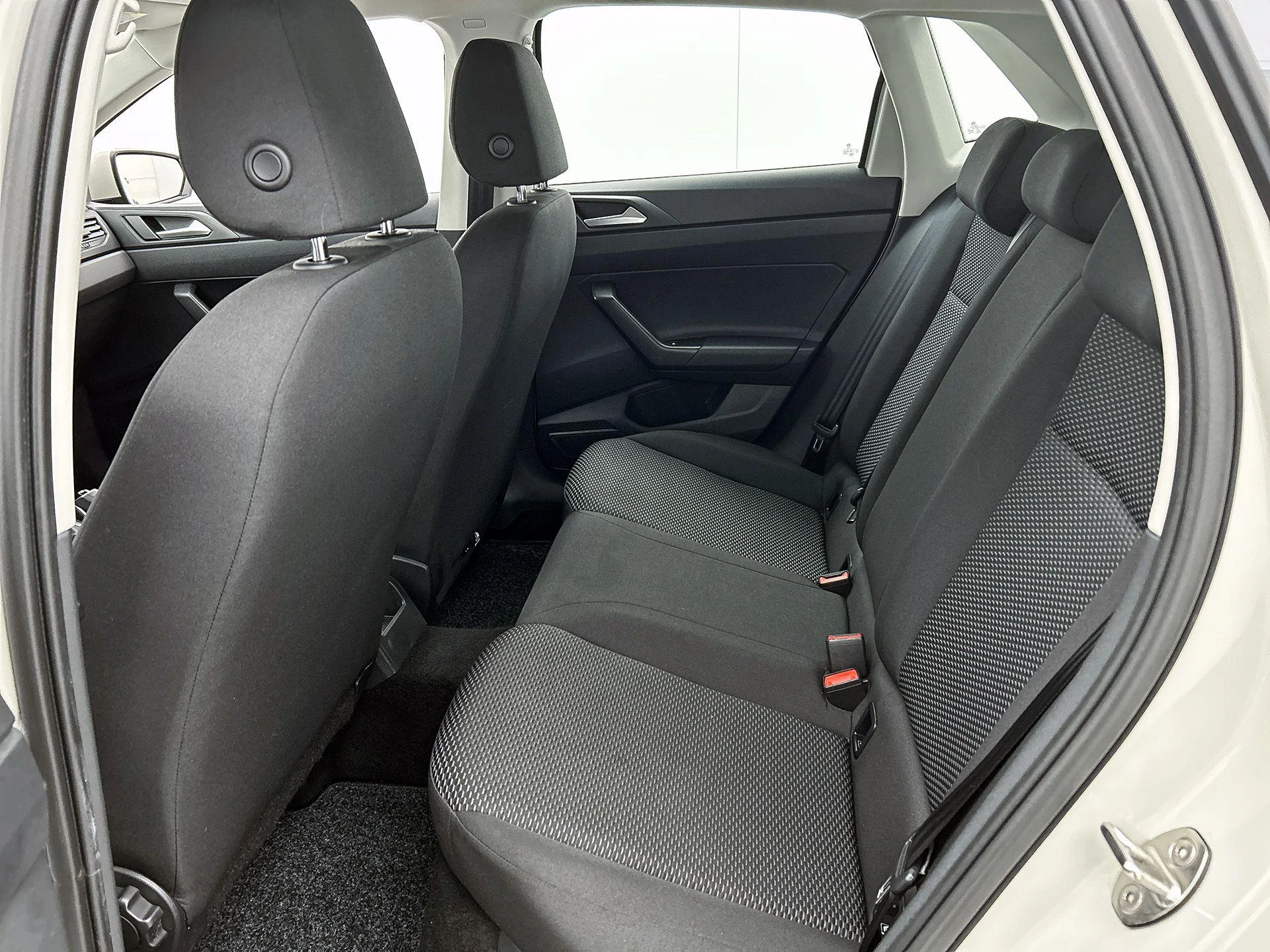 Volkswagen-Polo-image-27
