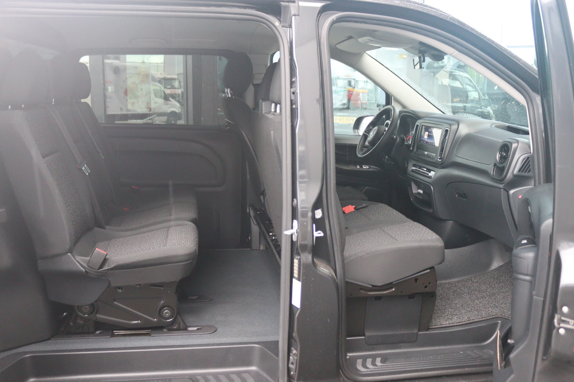 Mercedes-Benz-Vito-image-4