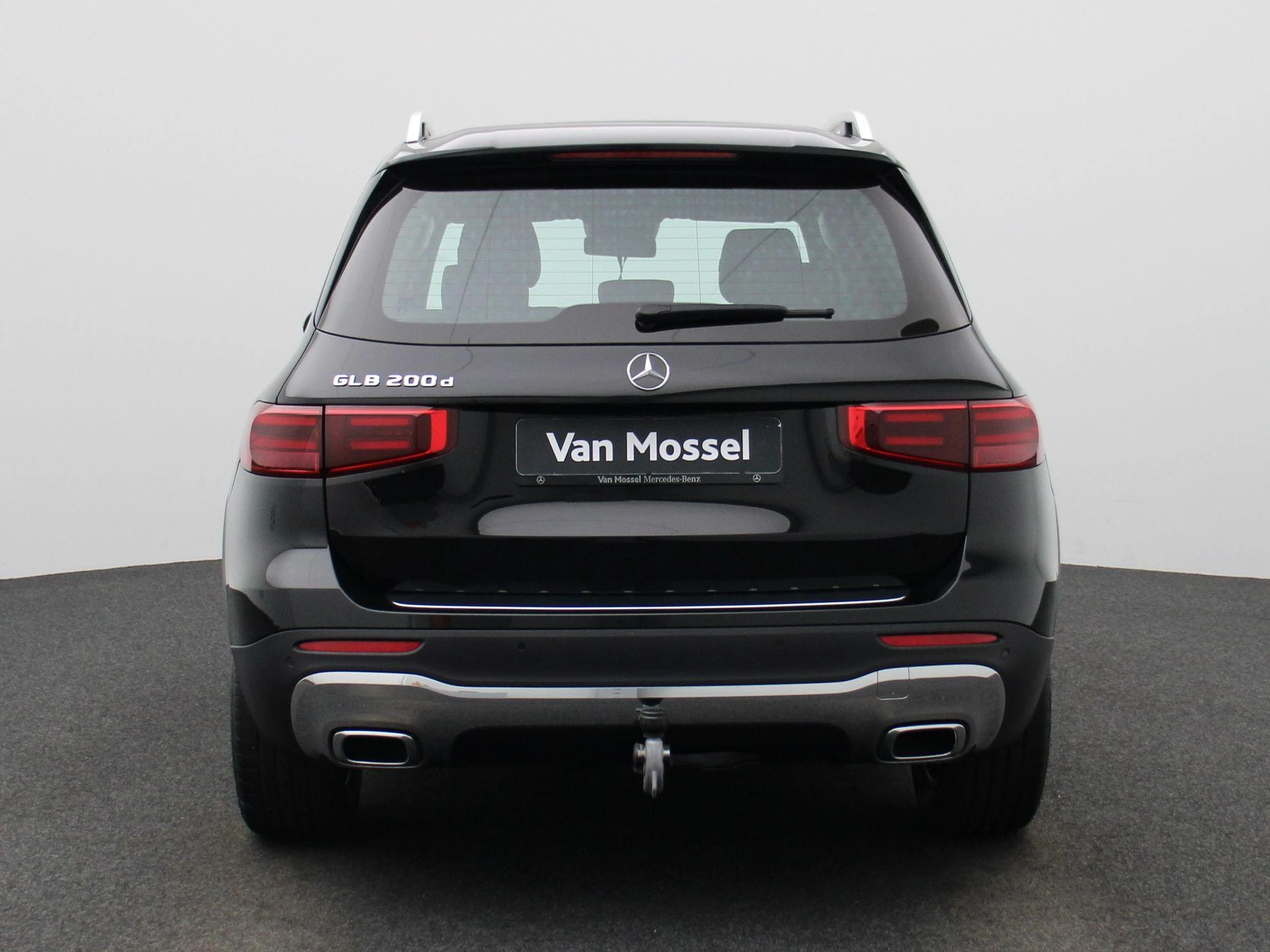 Mercedes-Benz-GLB-image-4