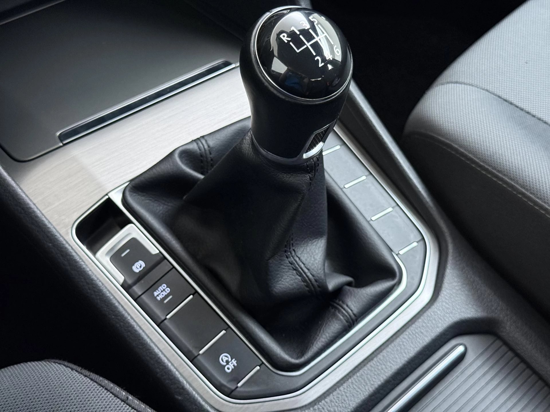 Volkswagen-Golf Sportsvan-image-25