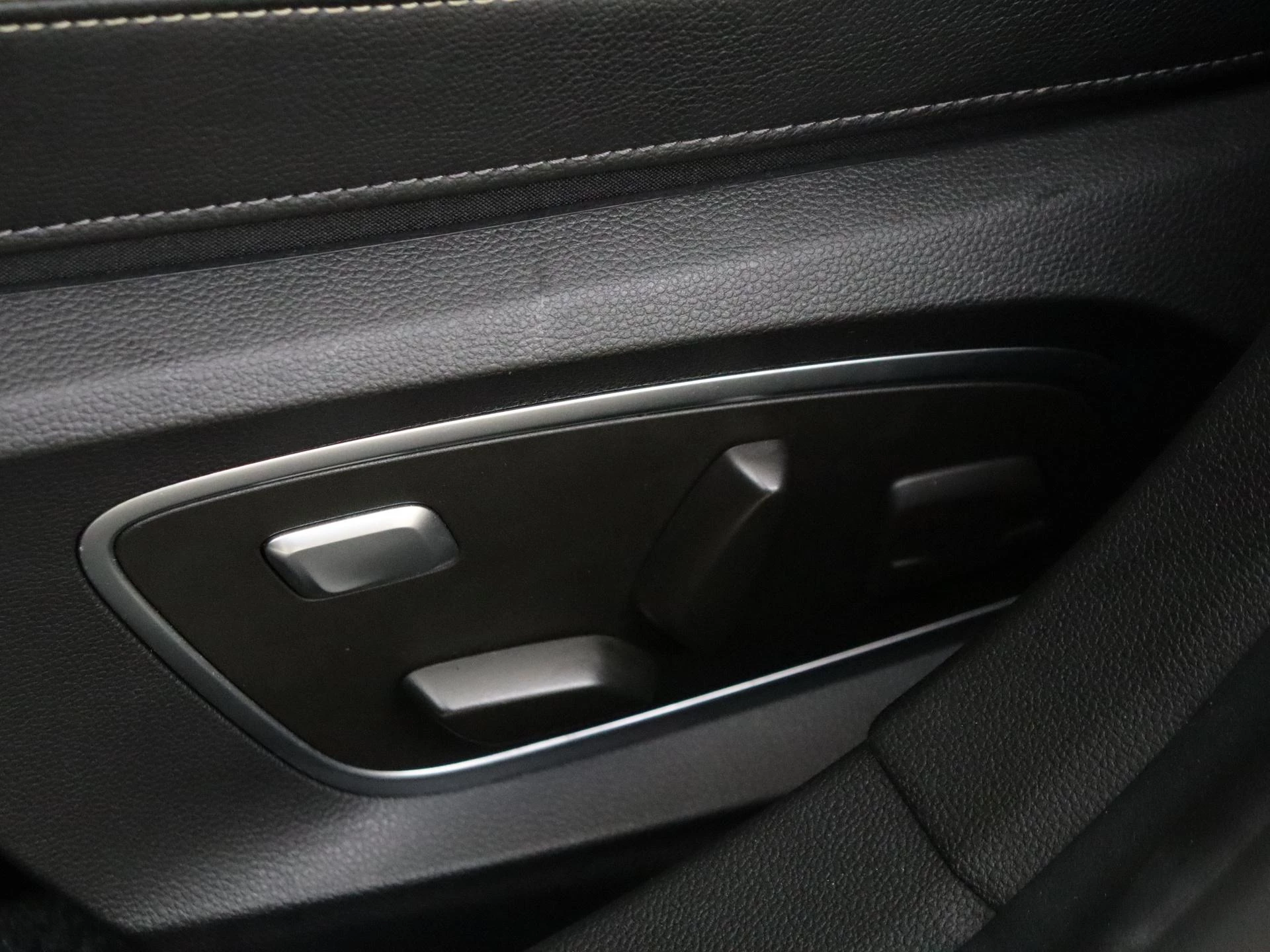 Renault-Megane E-Tech-image-24