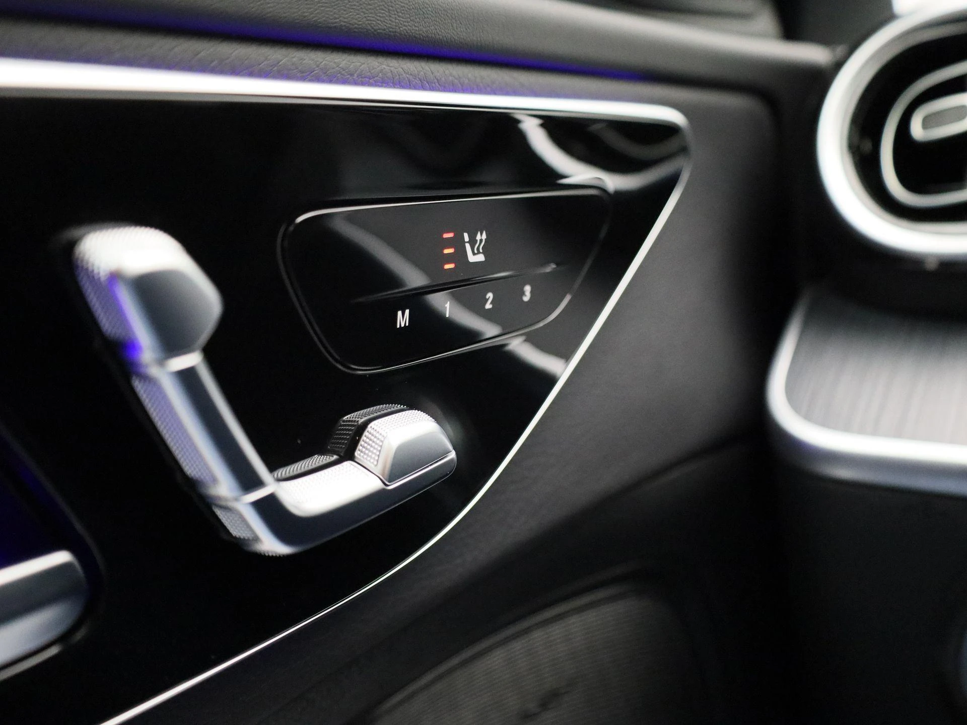 Mercedes-Benz-C-Klasse-image-31
