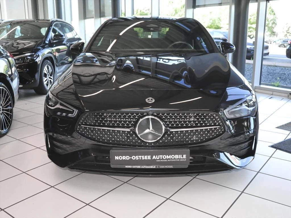 Mercedes-Benz-CLA 200-image-3