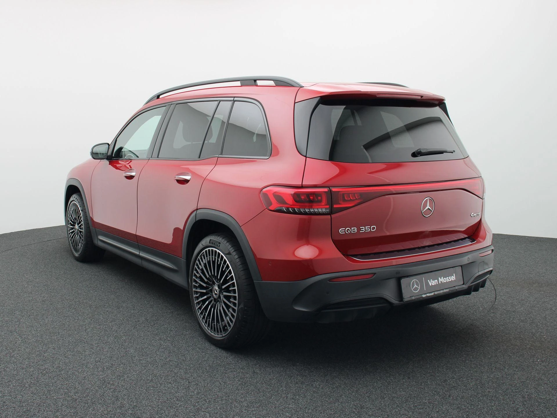 Mercedes-Benz EQB 350 4MATIC AMG Line + LEDER + PANO + BURMESTER + HEAD UP + CARPLAY +