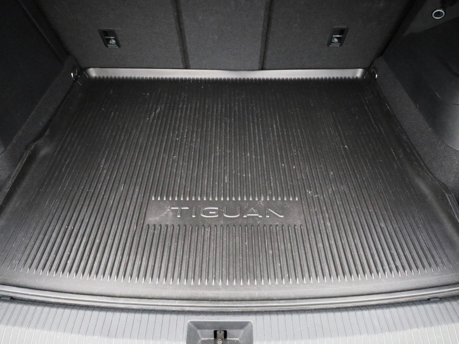Volkswagen-Tiguan-image-13