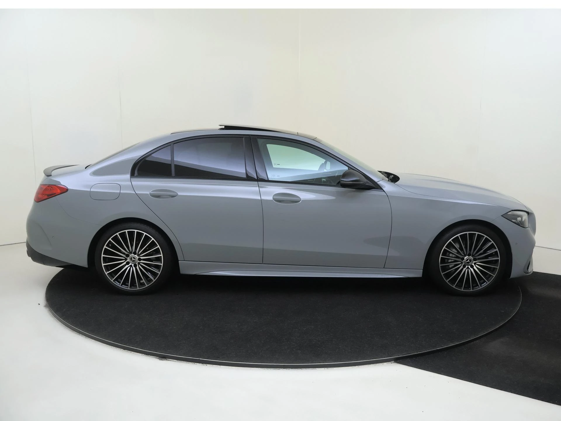 Mercedes-Benz-C-Klasse-image-8