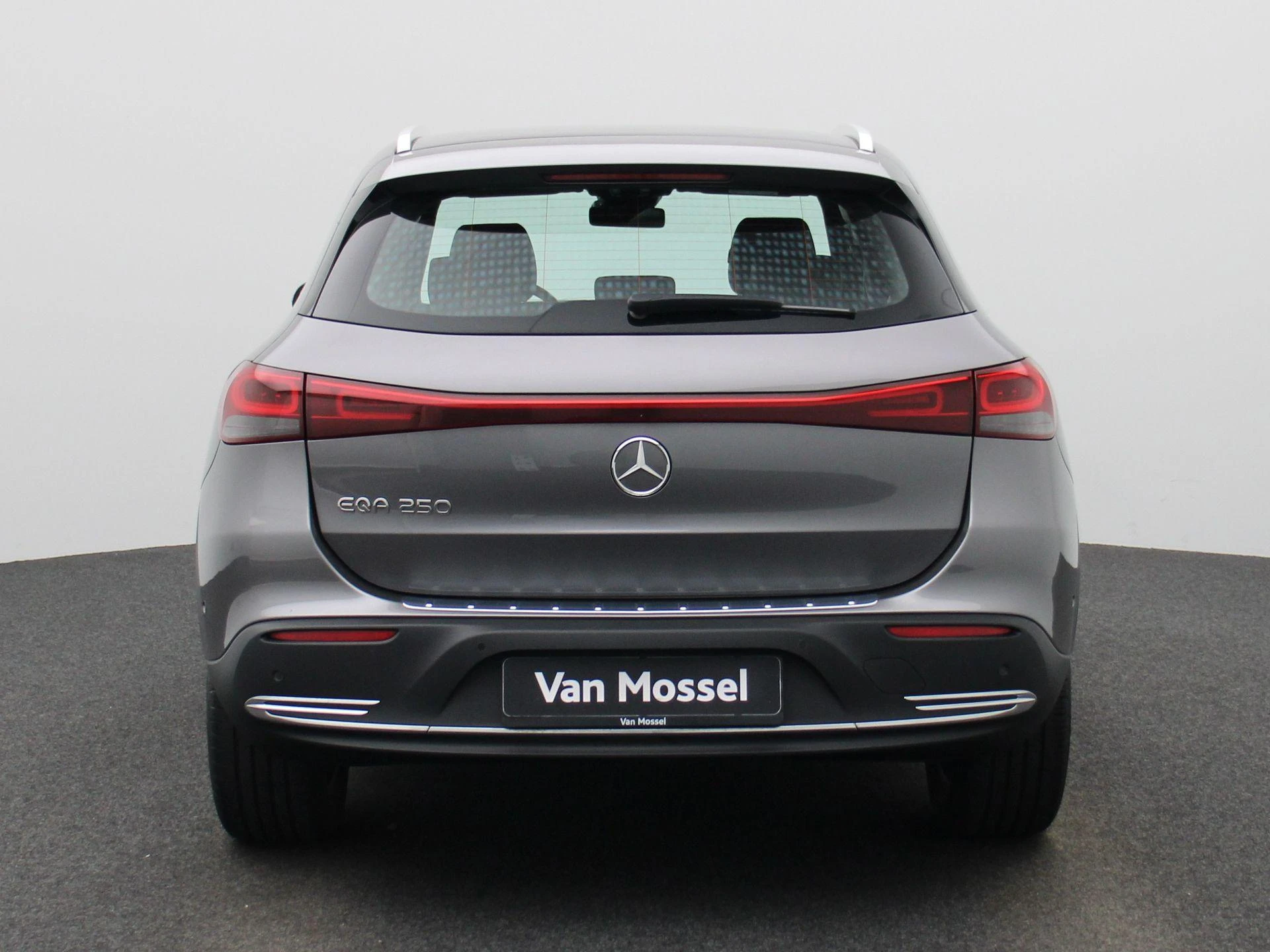 Mercedes-Benz-EQA-image-5