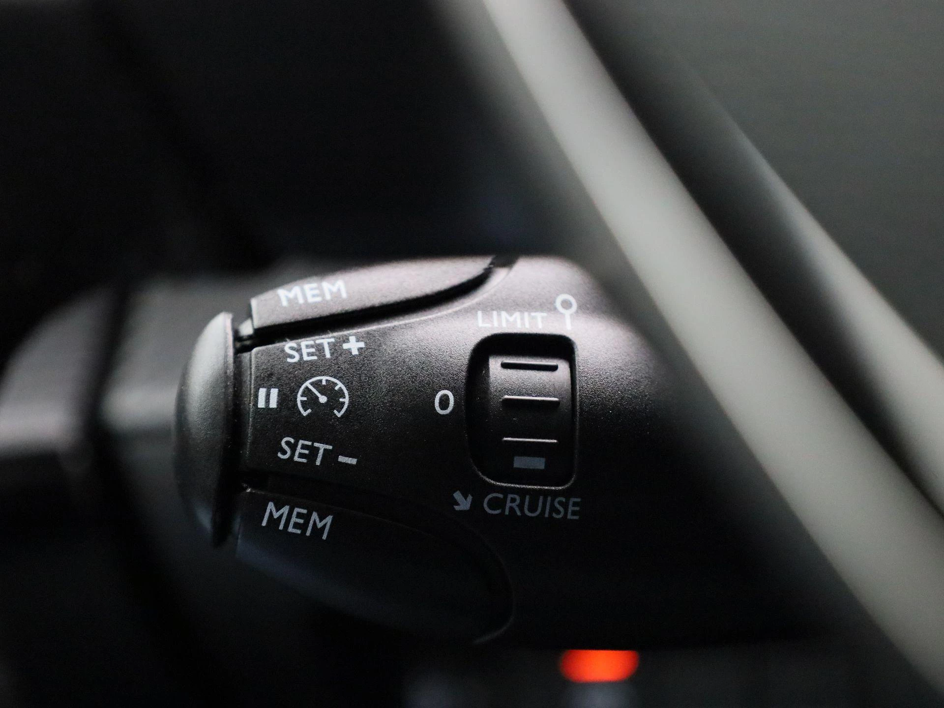 Peugeot-e-208-image-17