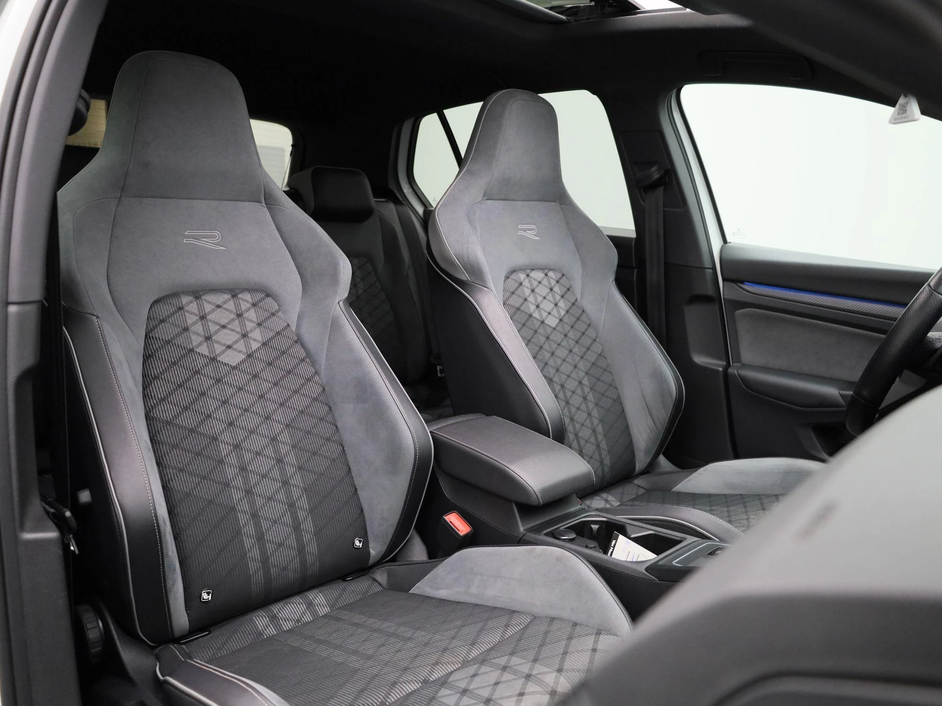 Volkswagen-Golf-image-38