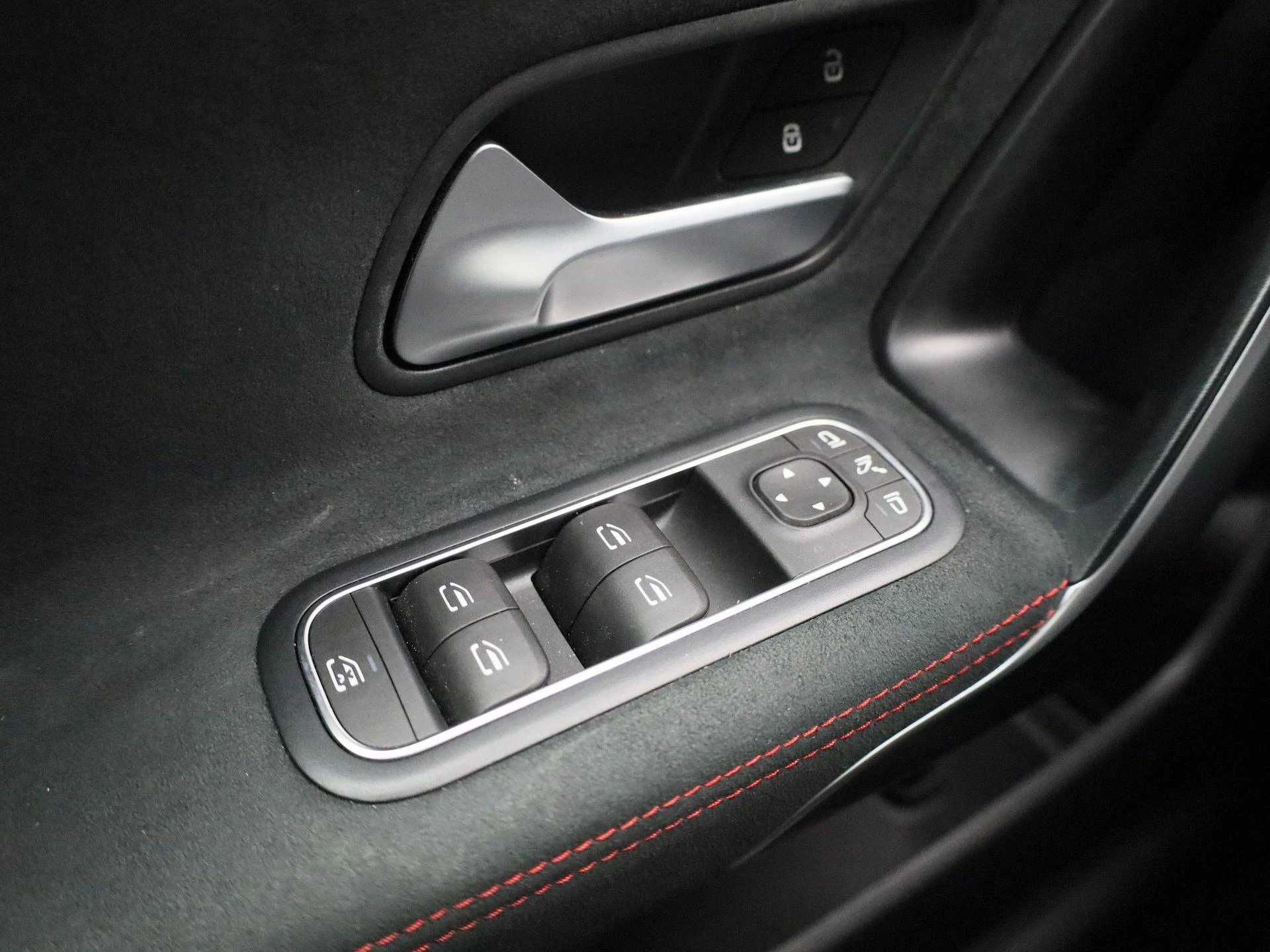 Mercedes-Benz-CLA-image-23