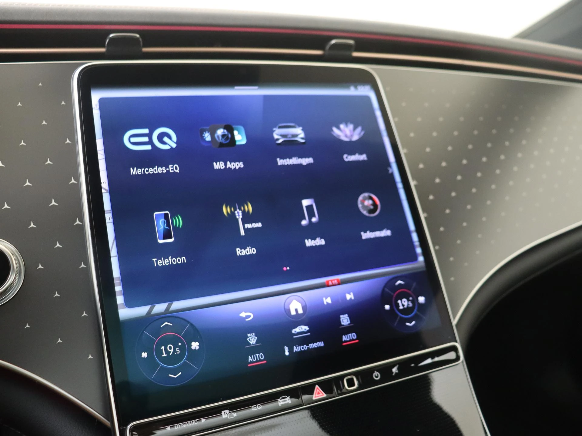 Mercedes-Benz-EQS-image-16
