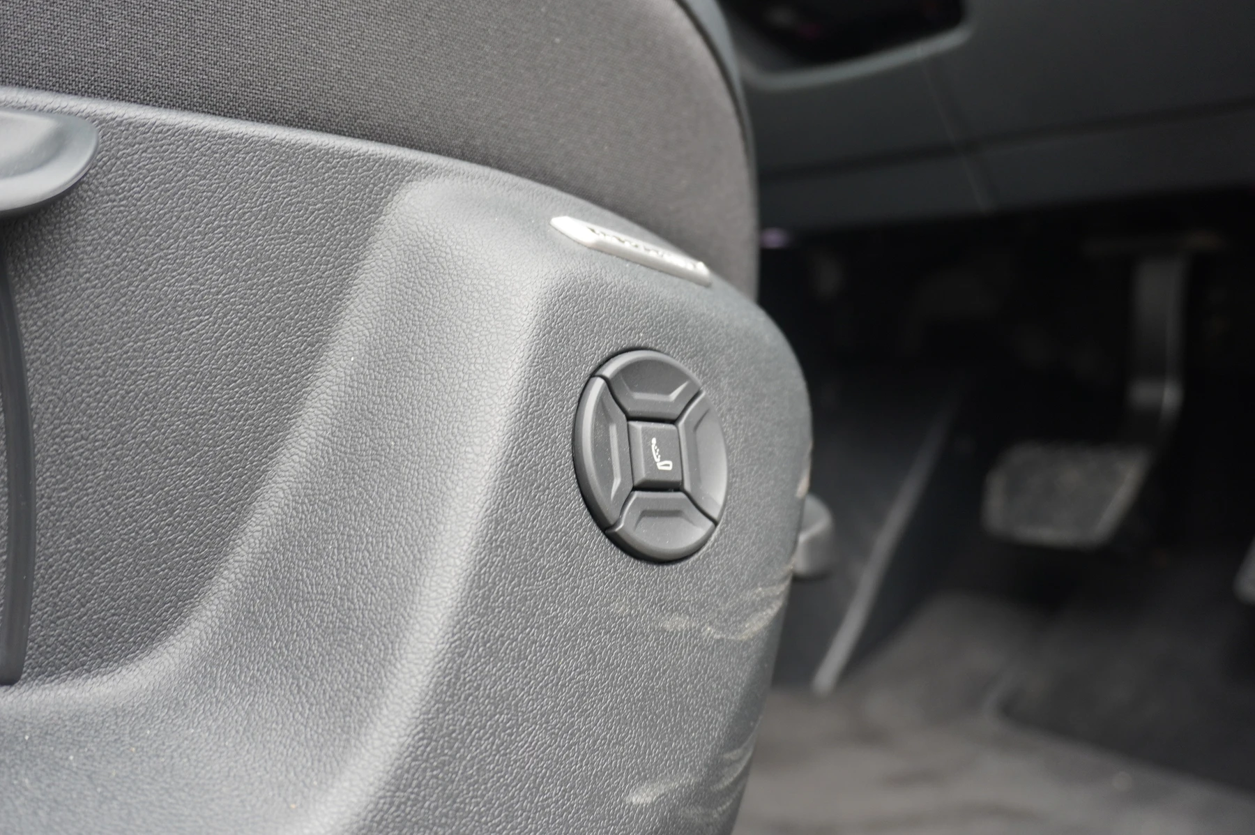 Volkswagen-Tiguan-image-13