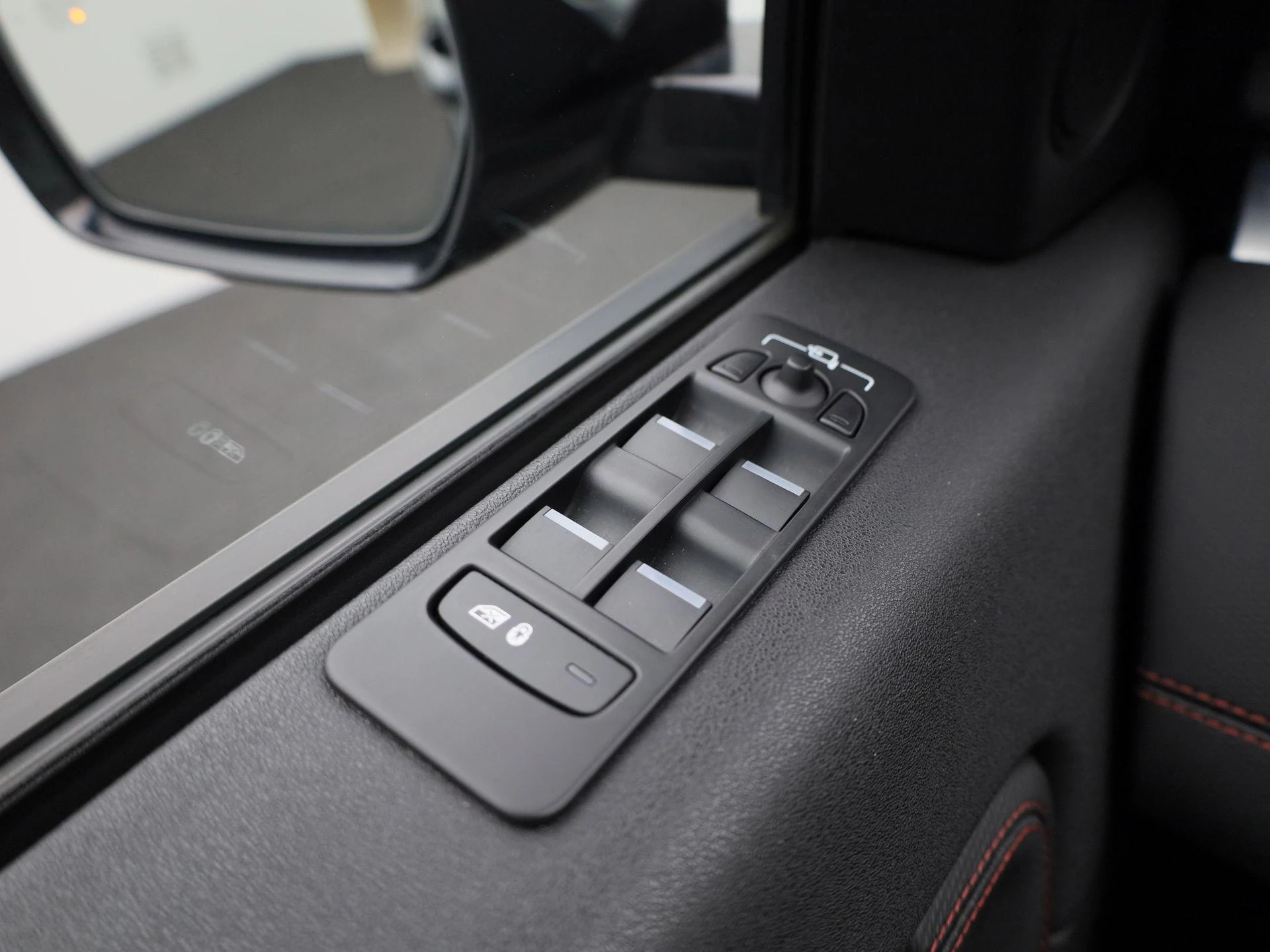 Land Rover-Discovery Sport-image-25