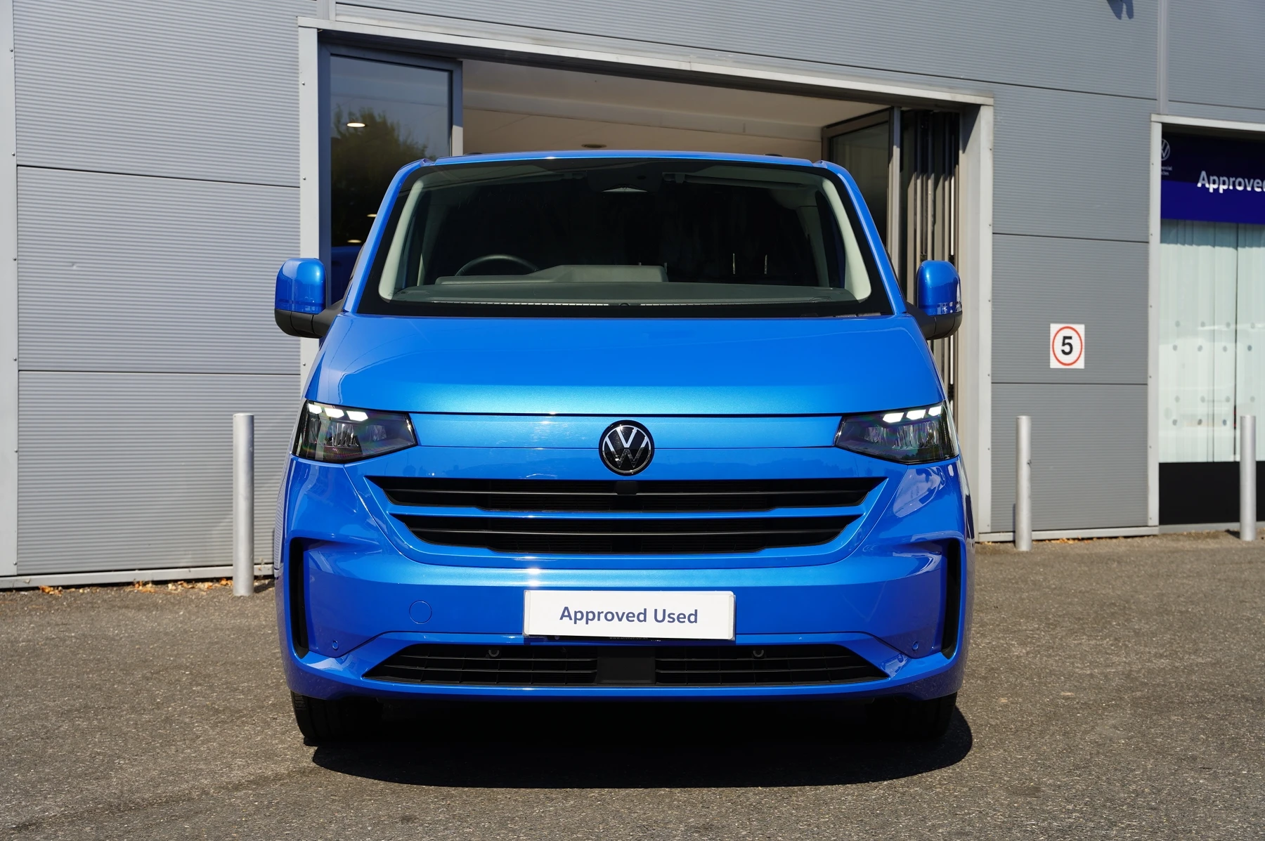 Volkswagen-Transporter-image-6