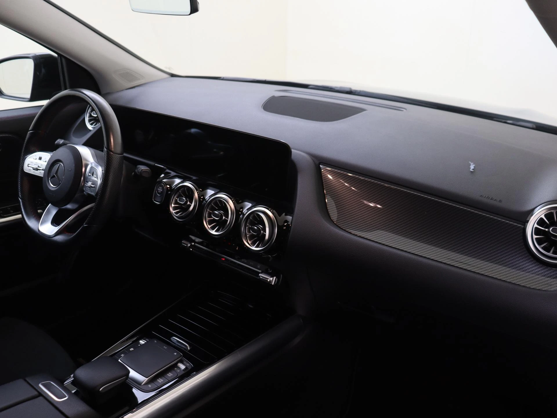 Mercedes-Benz-GLA-image-4