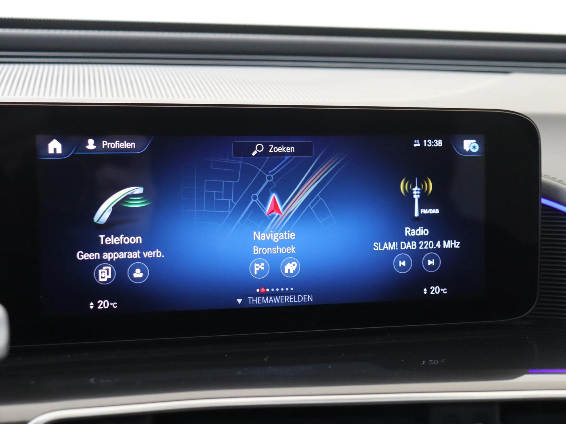 Mercedes-Benz-EQC-image-18