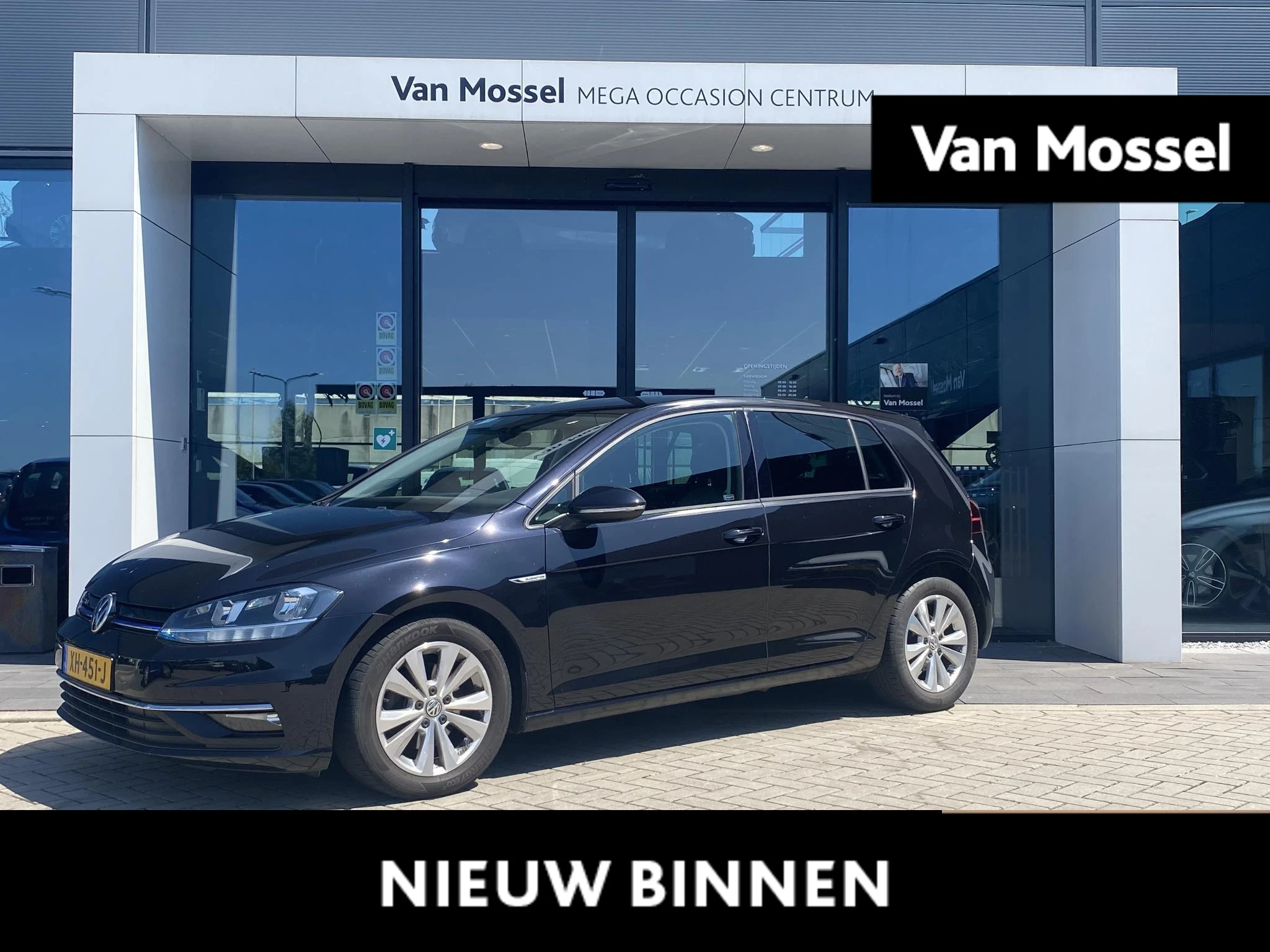 Volkswagen-Golf-image-0