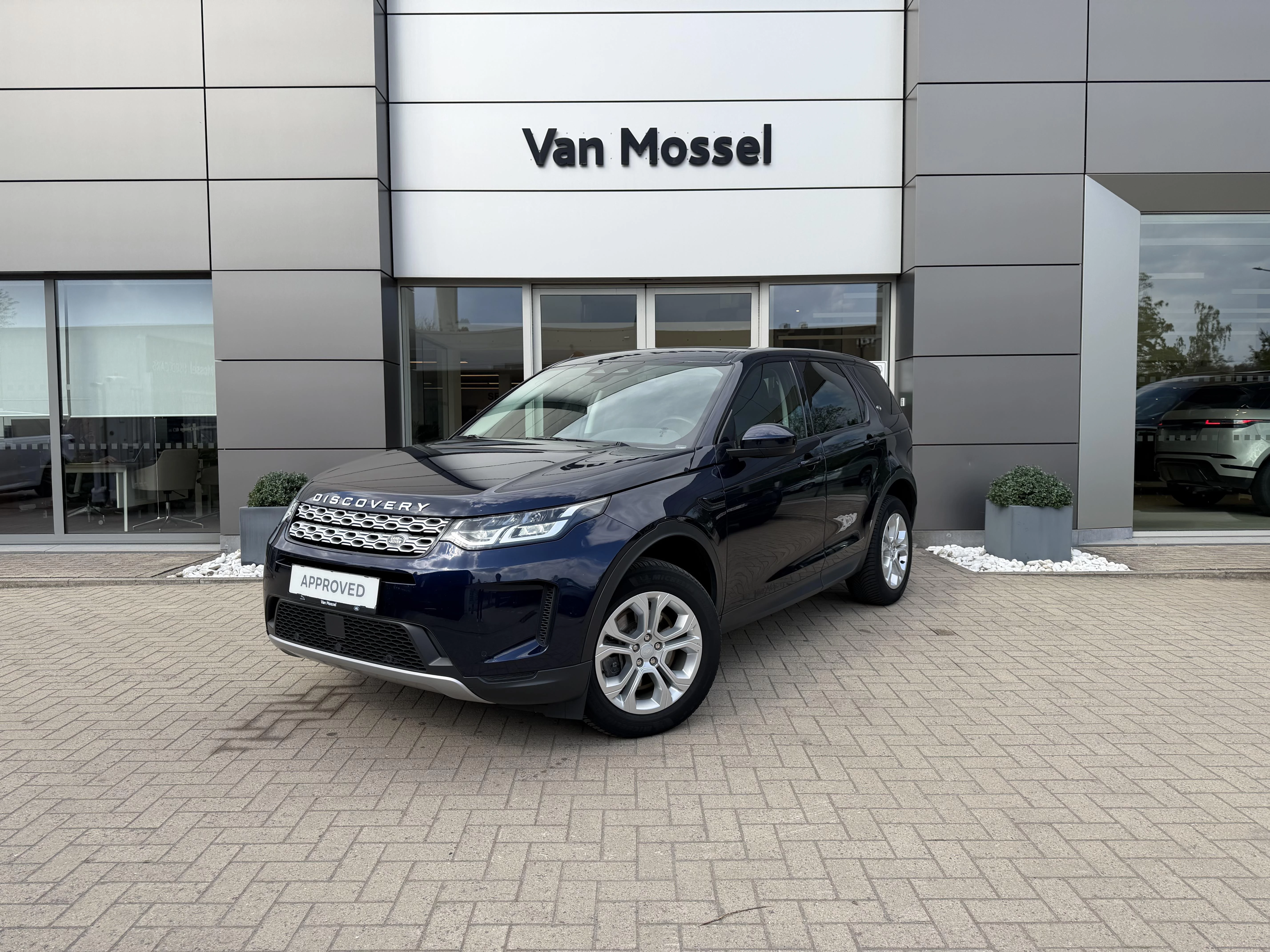 Land Rover-Discovery Sport-image-1