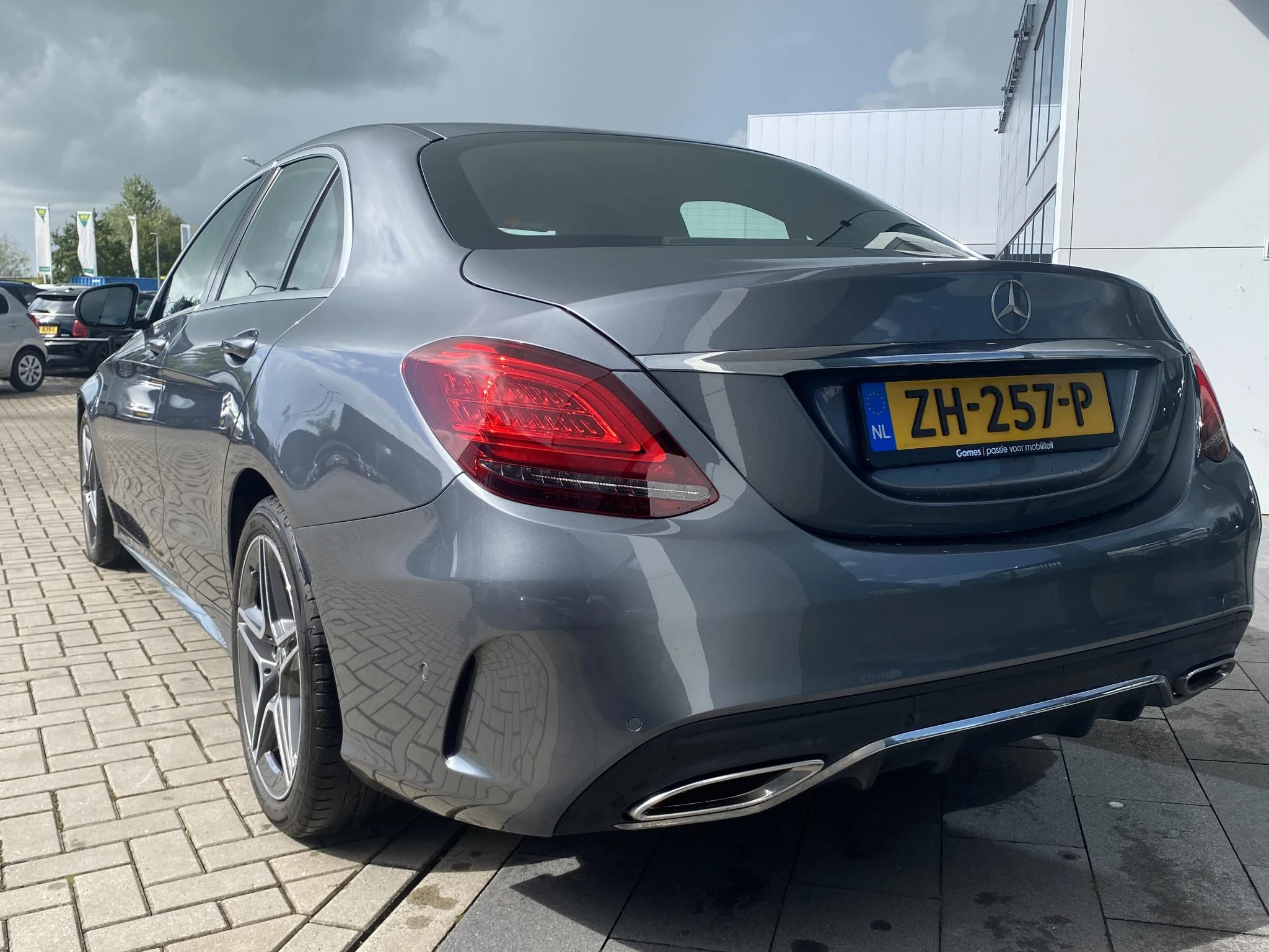 Mercedes-Benz-C-Klasse-image-2