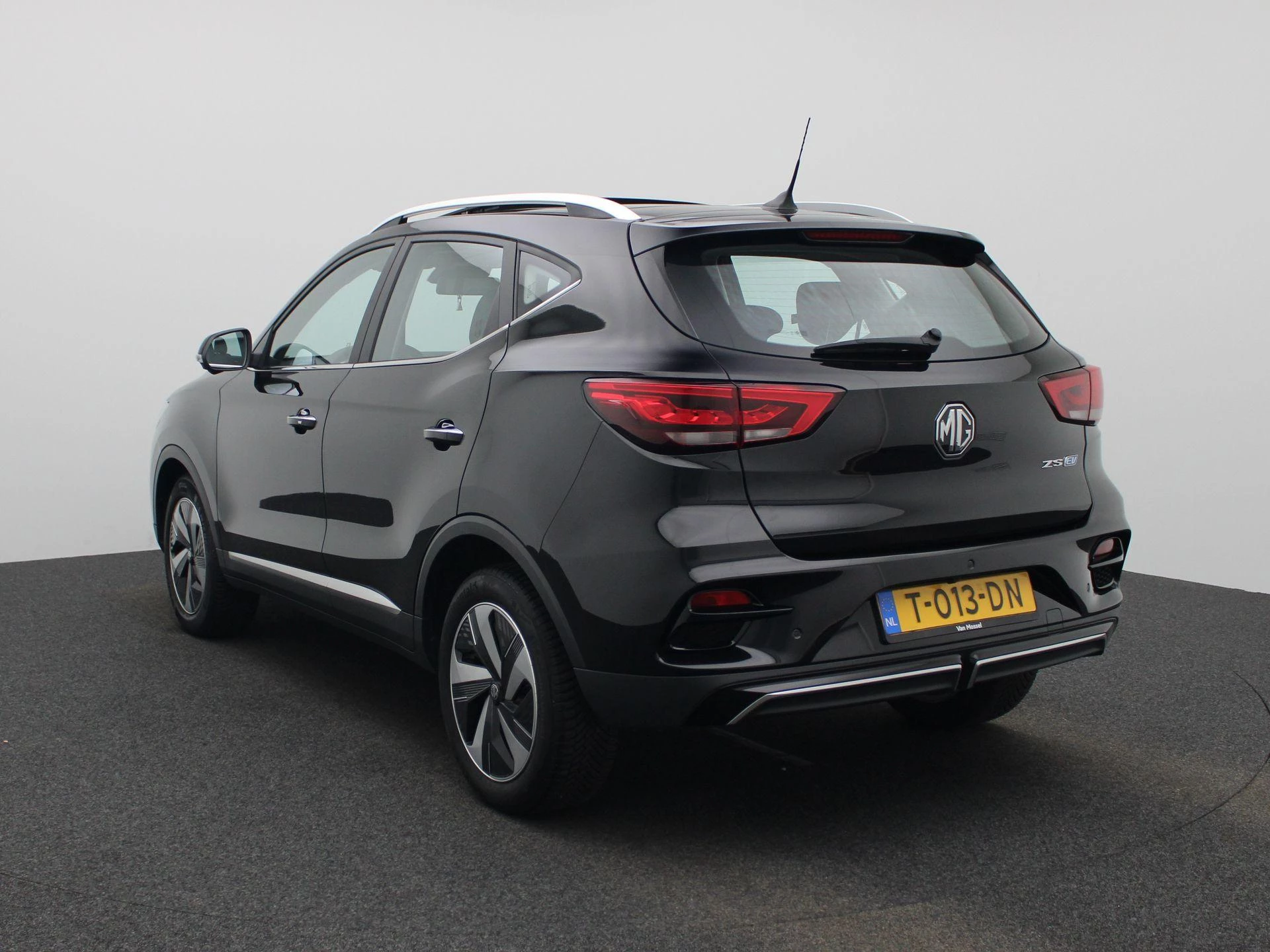 MG-ZS EV-image-2