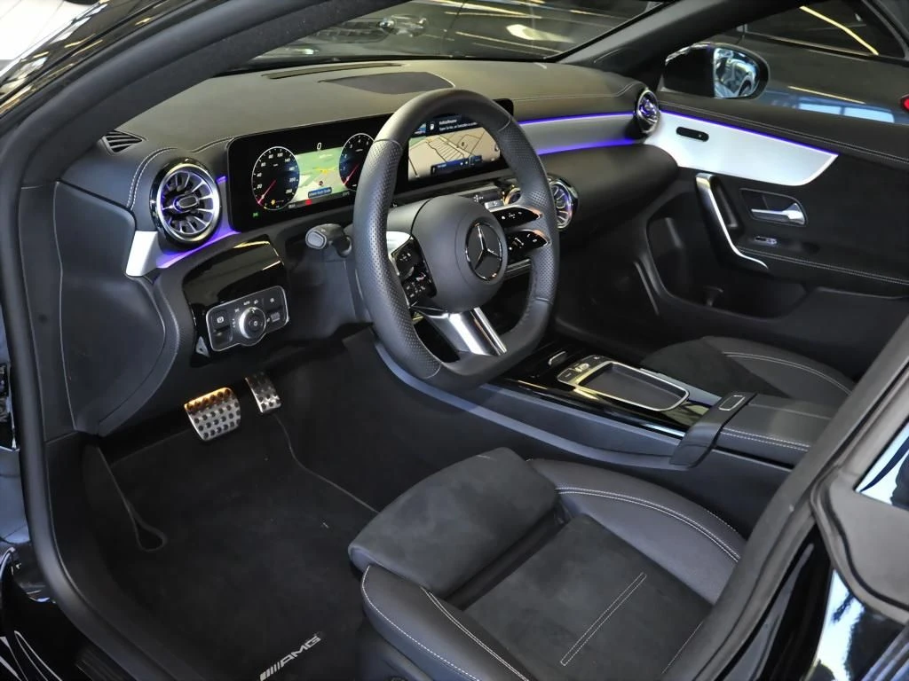 Mercedes-Benz-CLA 200-image-8