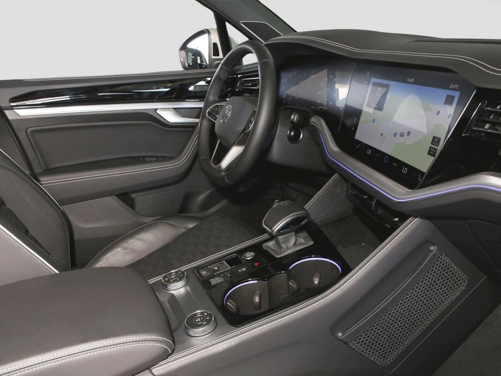 Volkswagen-Touareg-image-8